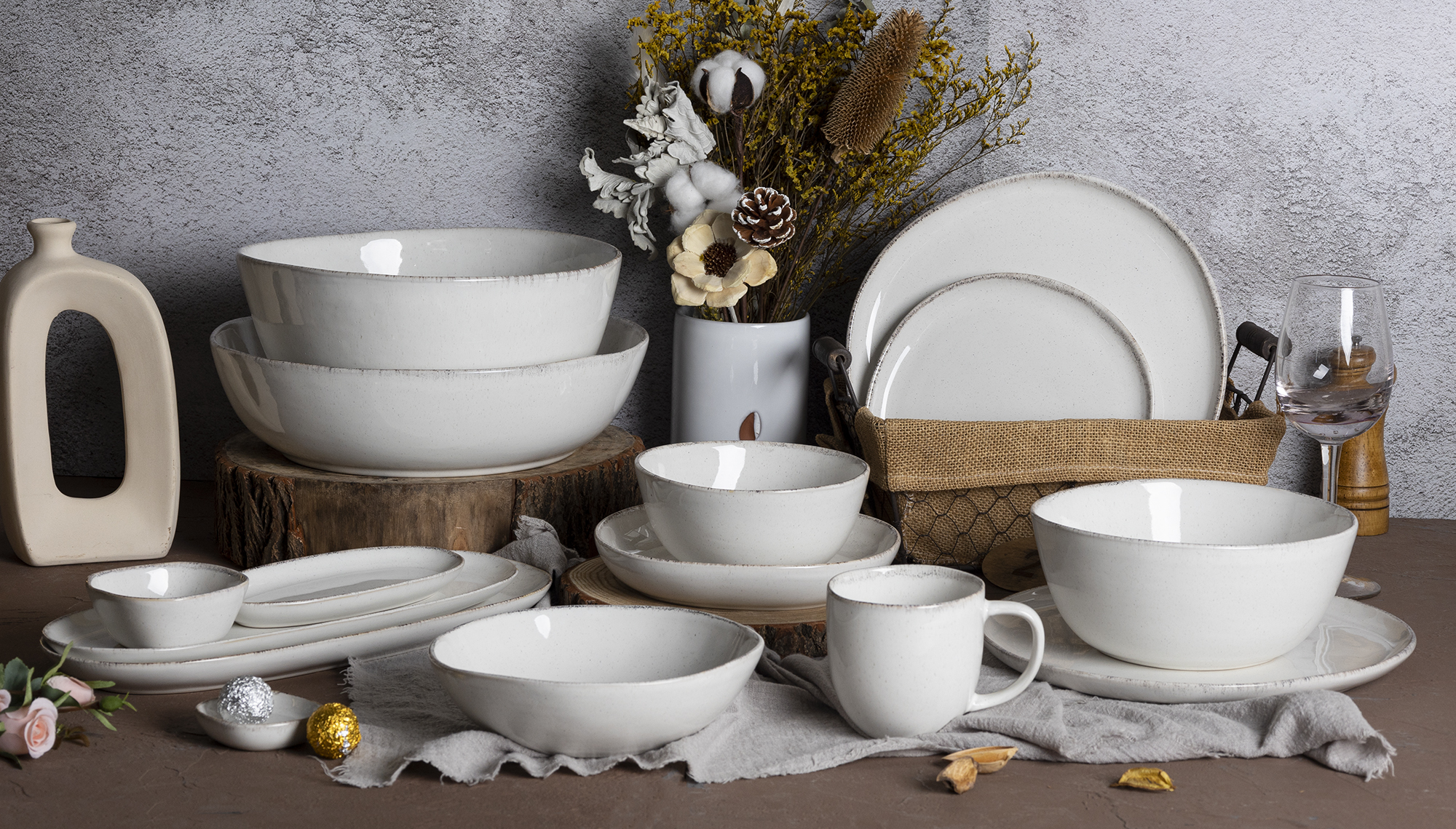CHANGSHA HAPPY GO  Nordic Style Mixed Reactive Glaze Stoneware Dinner Set with Elegant Color Combinations  |happygodinnerware.com