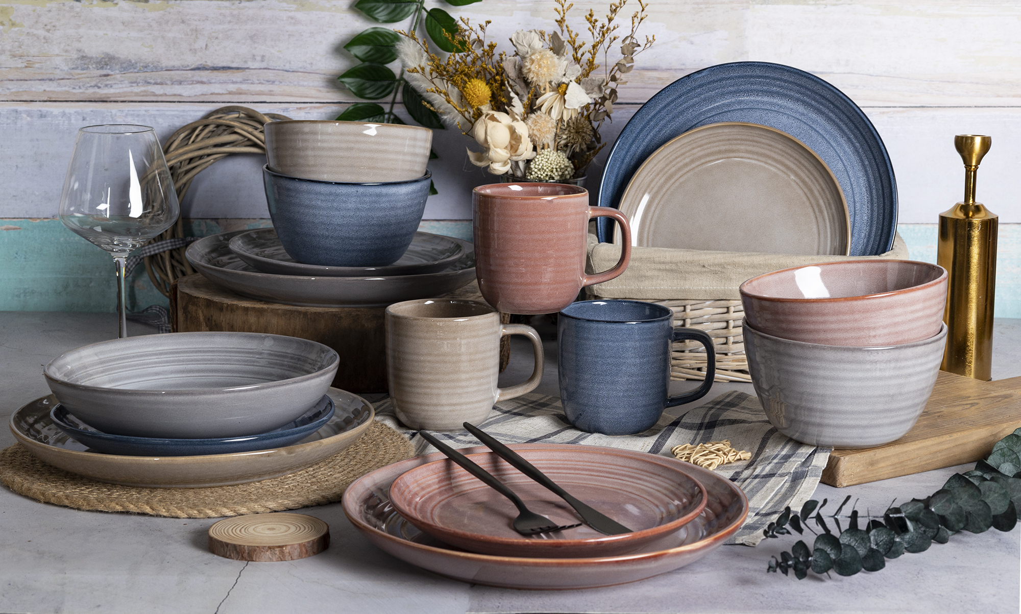 CHANGSHA HAPPY GO Vintage Dark Brown Reactive Glaze Stoneware Dinner Set with Rustic Texture  |happygodinnerware.com