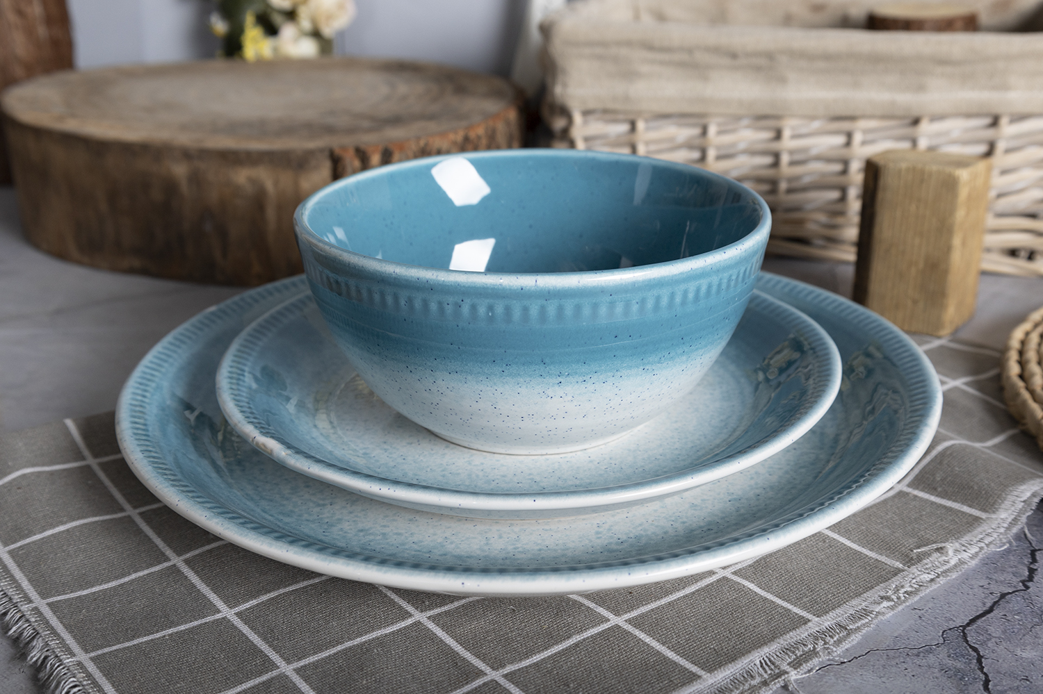 CHANGSHA HAPPY GO  Mediterranean Blue Tone Reactive Glaze Stoneware Dinner Set with Elegant Gradient  |happygodinnerware.com