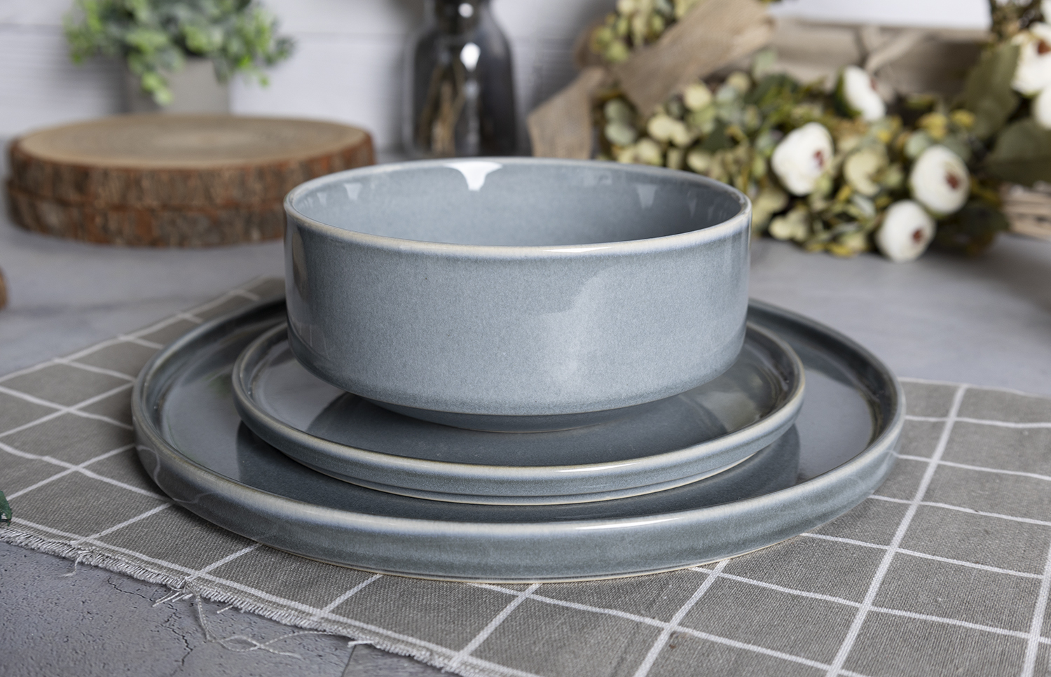 CHANGSHA HAPPY GO  Colorful Candy Tone Reactive Glaze Stoneware Dinner Set with Stackable Design  |happygodinnerware.com