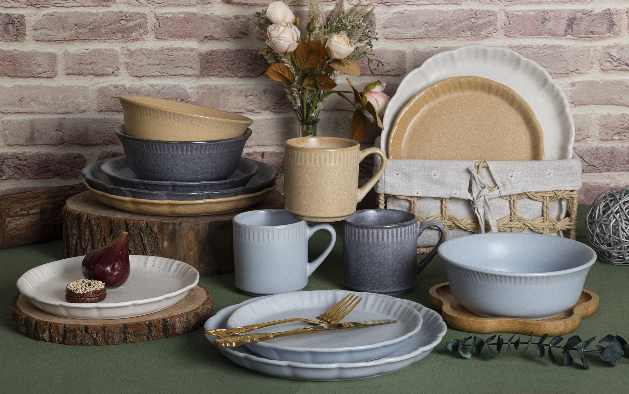 CHANGSHA HAPPY GO  Nordic Embossed Wave Reactive Glaze Stoneware Dinner Set in Soft Neutral Colors  |happygodinnerware.com