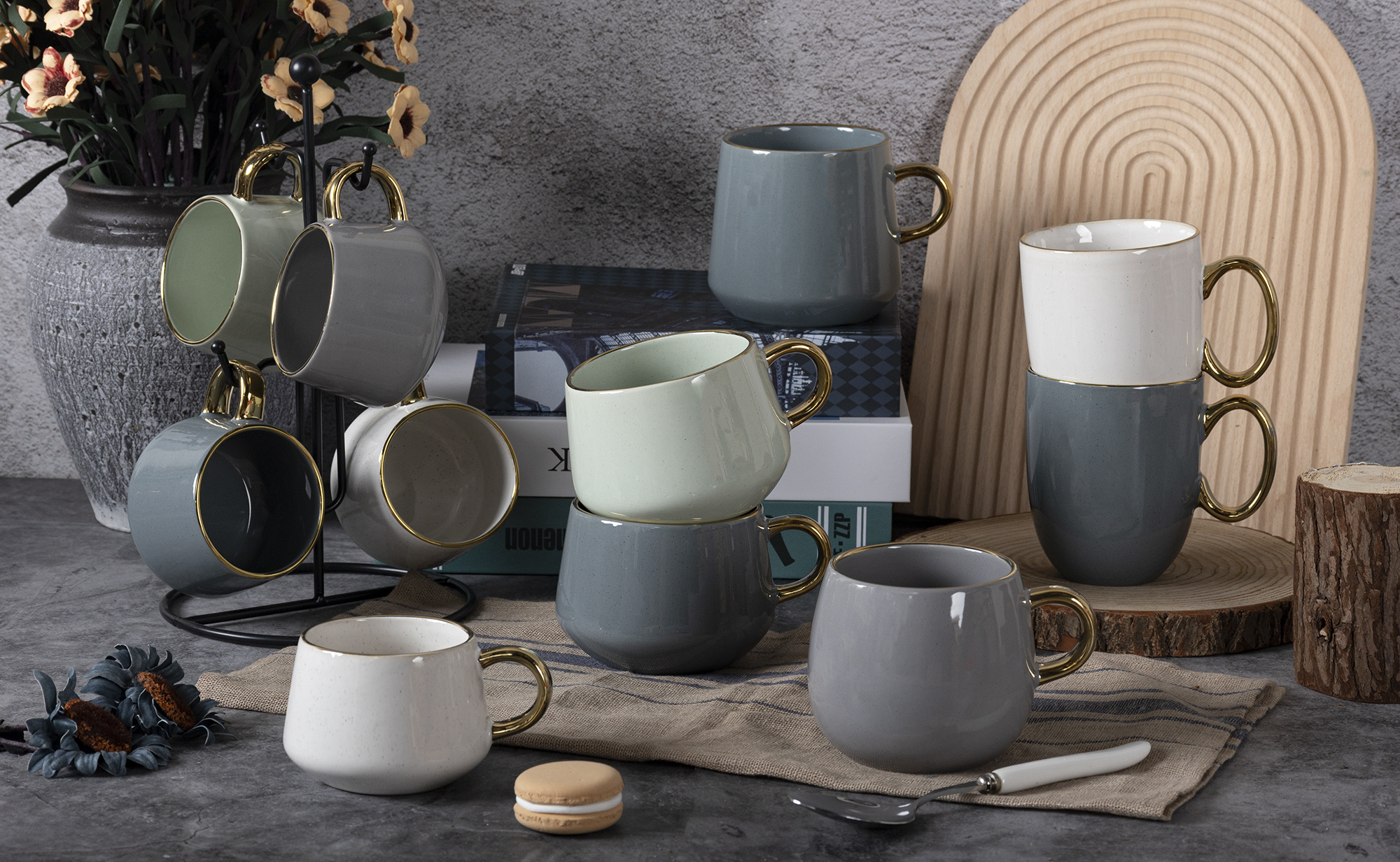 CHANGSHA HAPPY GO Luxury Ceramic Coffee Mugs with Gold Handle – Two-Tone Glazed Stoneware Cups for Modern Living|happygodinnerware.com