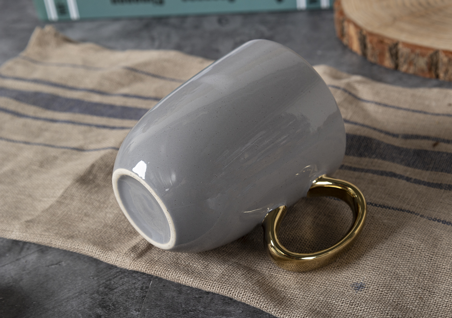 CHANGSHA HAPPY GO Luxury Ceramic Coffee Mugs with Gold Handle – Two-Tone Glazed Stoneware Cups for Modern Living|happygodinnerware.com