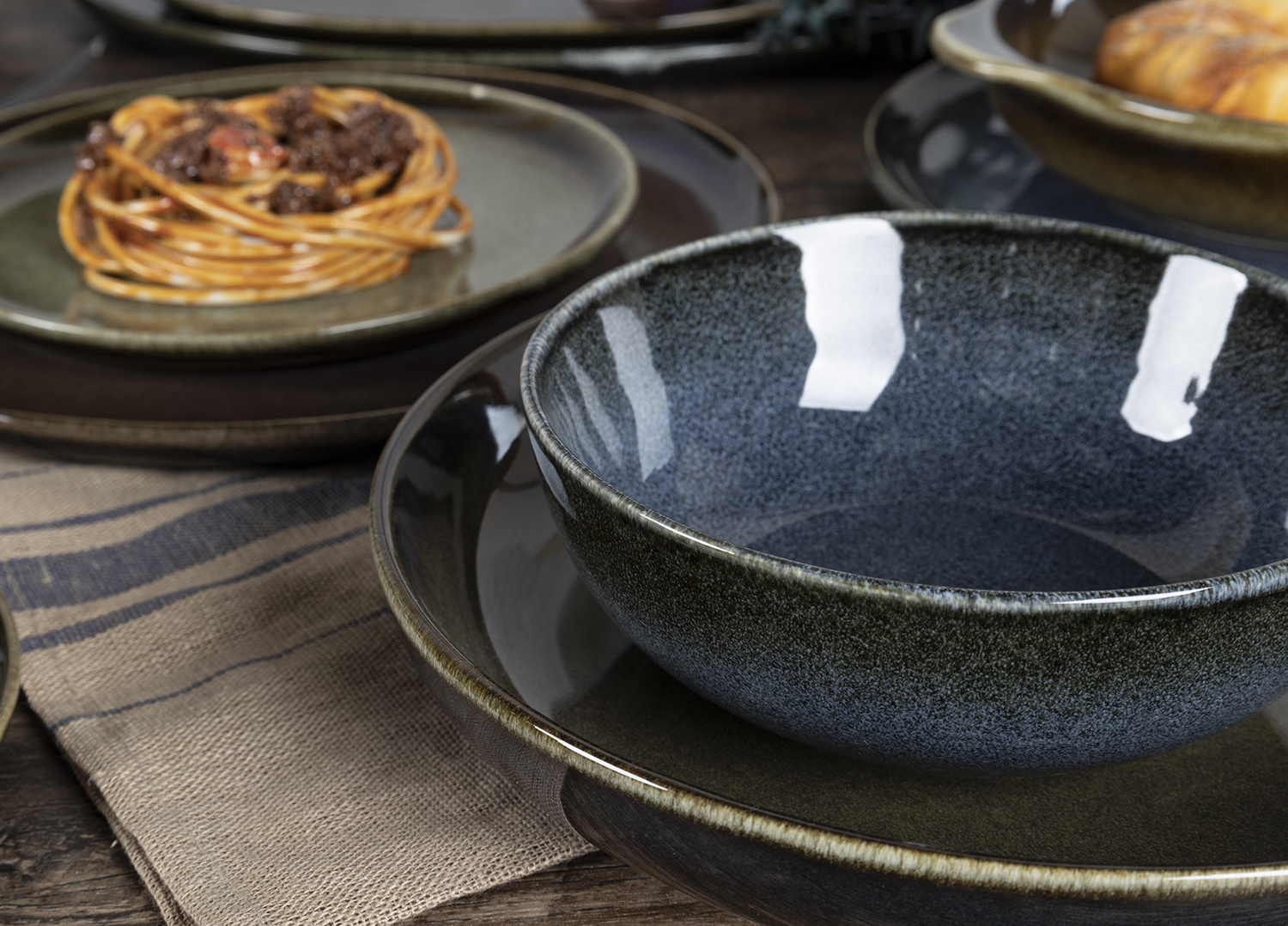 CHANGSHA HAPPY GO Reactive Glaze Stoneware Dinnerware Set – Deep Earth Tones Plates, Bowls & Mugs for Rustic Dining|happygodinnerware.com