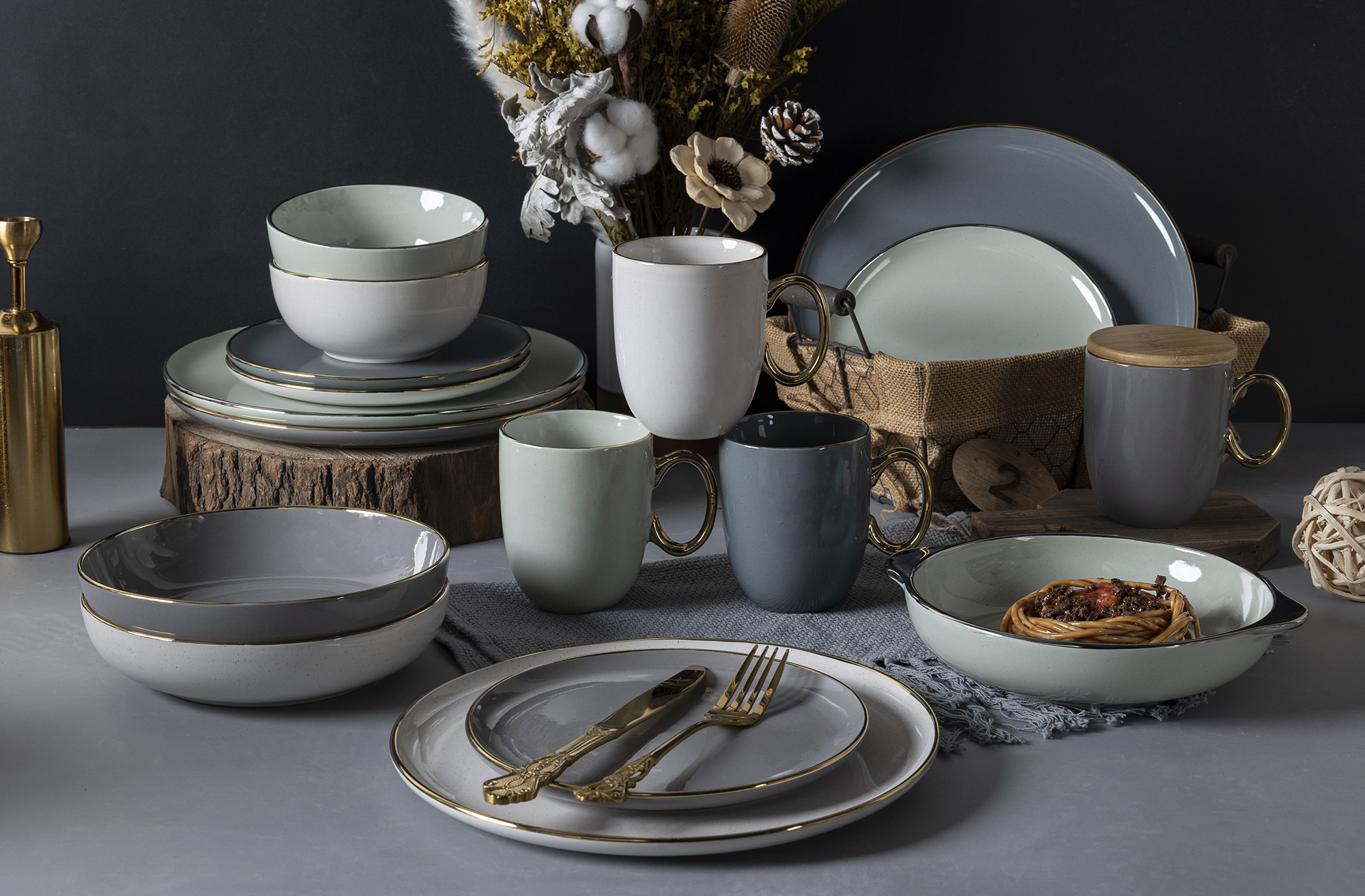 CHANGSHA HAPPY GO Elegant Ceramic Dinnerware Set – Glossy Finish with Gold Rim Plates, Bowls & Mugs for Modern Dining|happygodinnerware.com