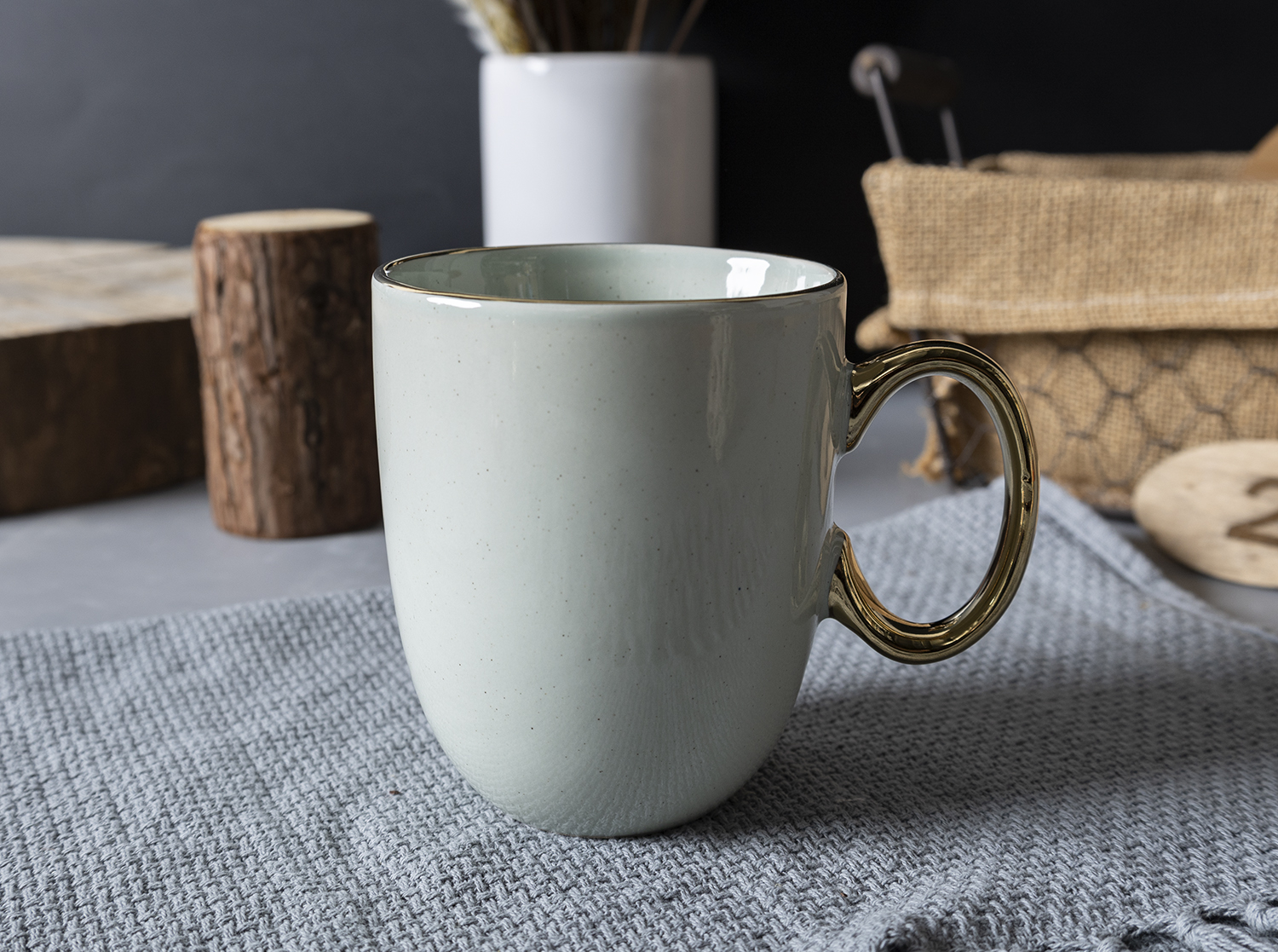 CHANGSHA HAPPY GO Elegant Ceramic Dinnerware Set – Glossy Finish with Gold Rim Plates, Bowls & Mugs for Modern Dining|happygodinnerware.com
