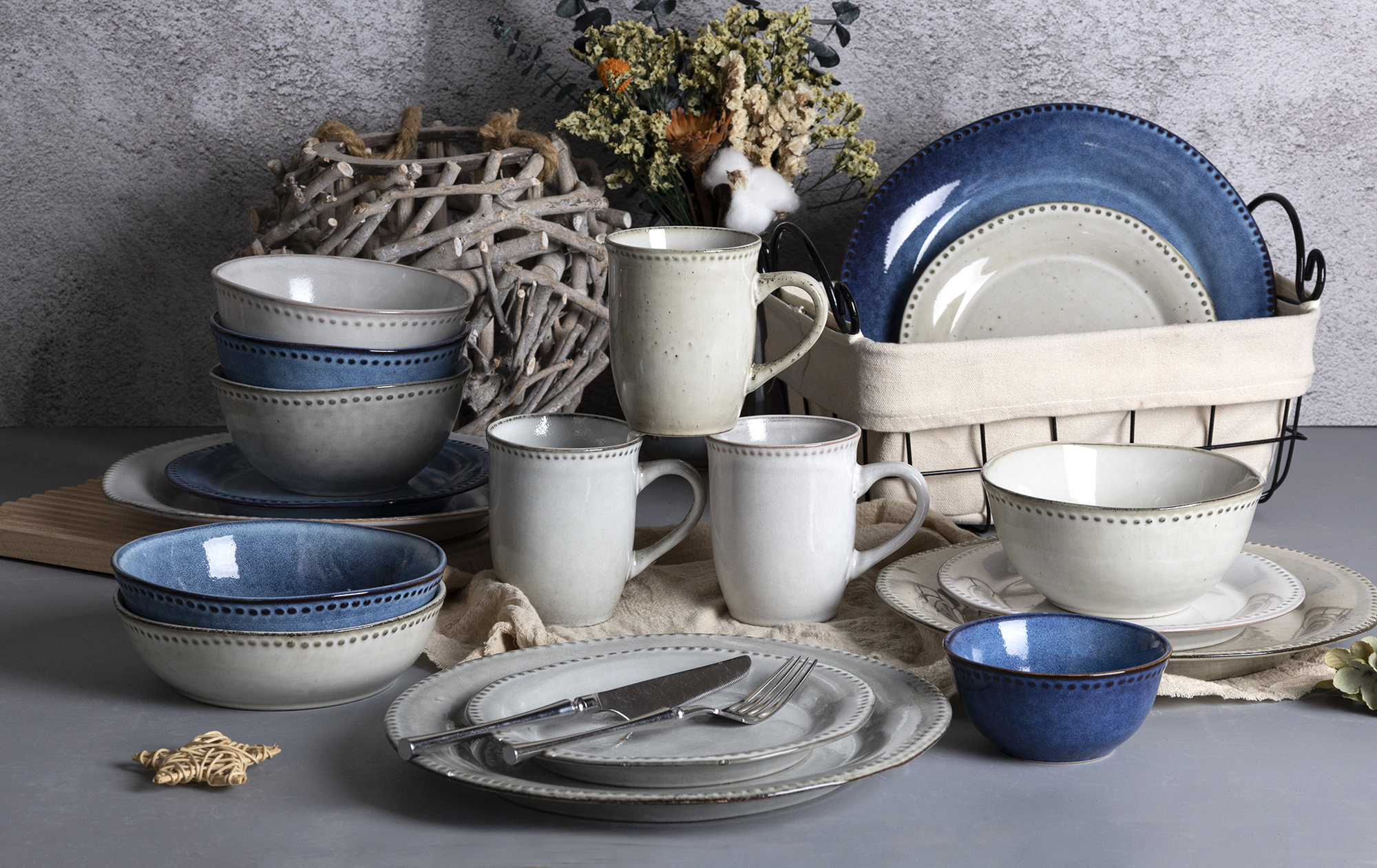 CHANGSHA HAPPY GO Rustic Dotted Rim Stoneware Dinnerware Set – Two-Tone Reactive Glaze Plates, Bowls & Mugs for Everyday Dining|happygodinnerware.com
