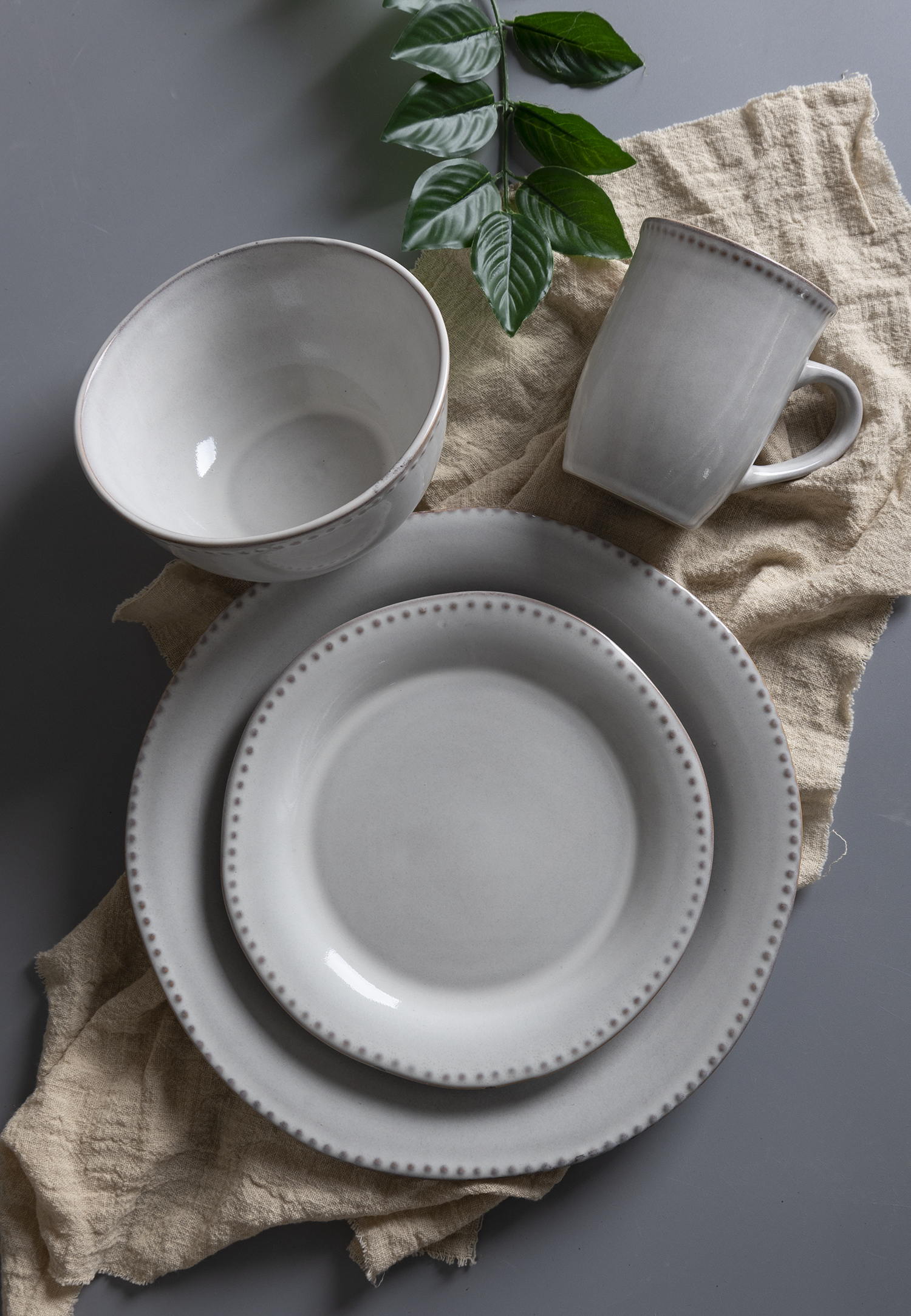 CHANGSHA HAPPY GO Rustic Dotted Rim Stoneware Dinnerware Set – Two-Tone Reactive Glaze Plates, Bowls & Mugs for Everyday Dining|happygodinnerware.com