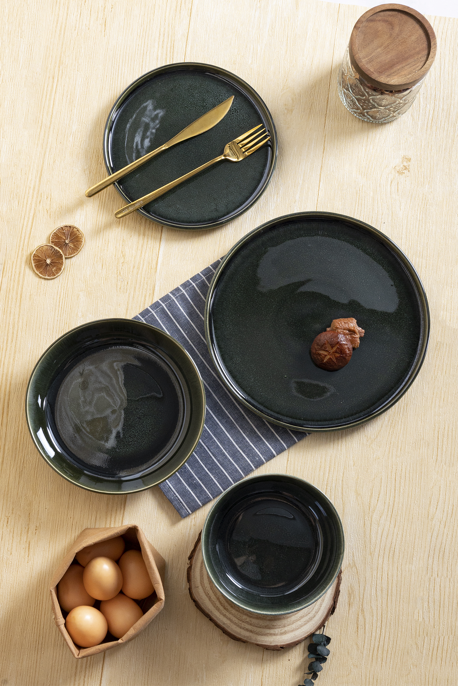 CHANGSHA HAPPY GO Elegant Reactive Glaze Ceramic Dinnerware Set – Glossy Dark Green Plates & Bowls for Modern Dining|happygodinnerware.com
