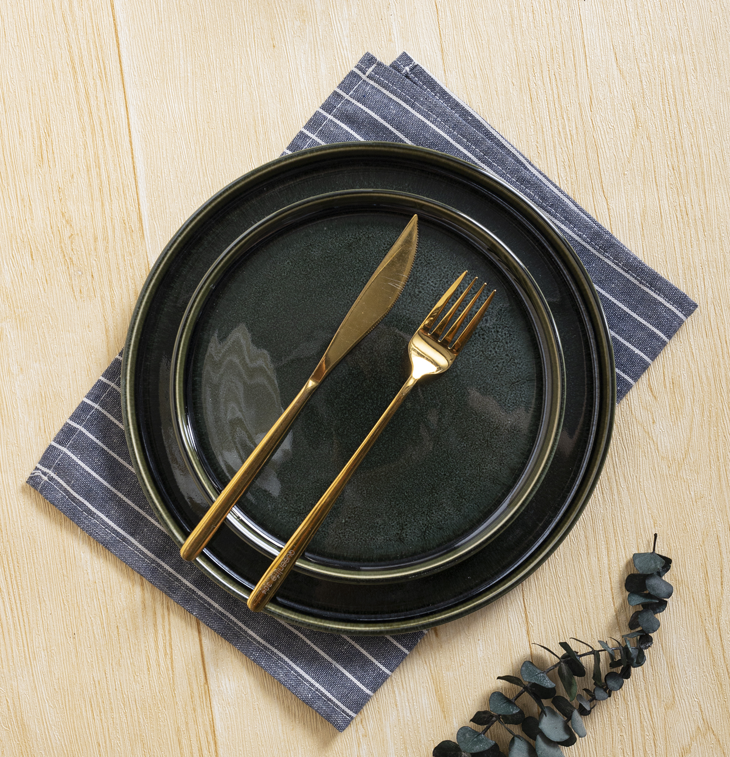 CHANGSHA HAPPY GO Elegant Reactive Glaze Ceramic Dinnerware Set – Glossy Dark Green Plates & Bowls for Modern Dining|happygodinnerware.com