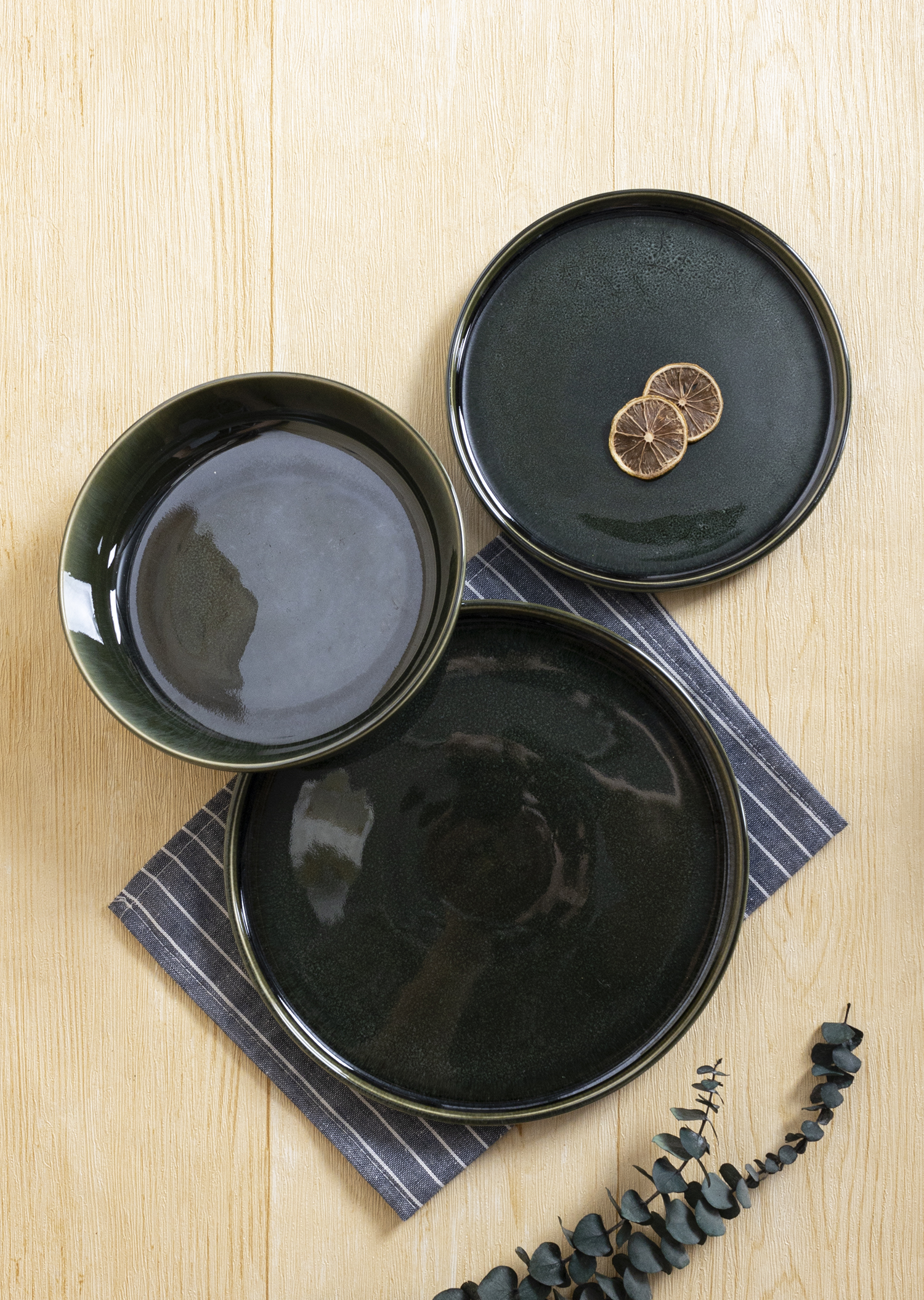 CHANGSHA HAPPY GO Elegant Reactive Glaze Ceramic Dinnerware Set – Glossy Dark Green Plates & Bowls for Modern Dining|happygodinnerware.com