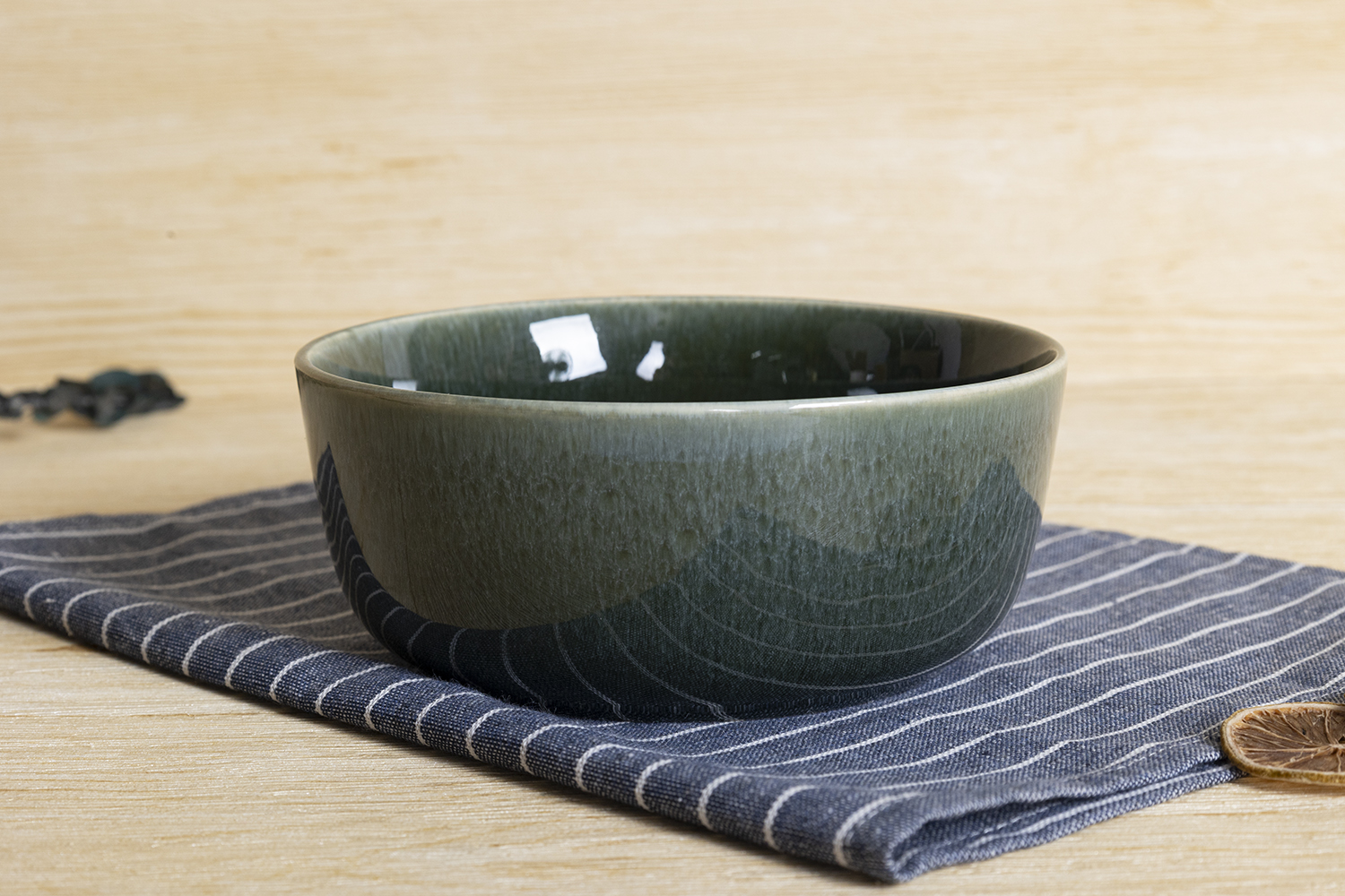 CHANGSHA HAPPY GO Elegant Reactive Glaze Ceramic Dinnerware Set – Glossy Dark Green Plates & Bowls for Modern Dining|happygodinnerware.com