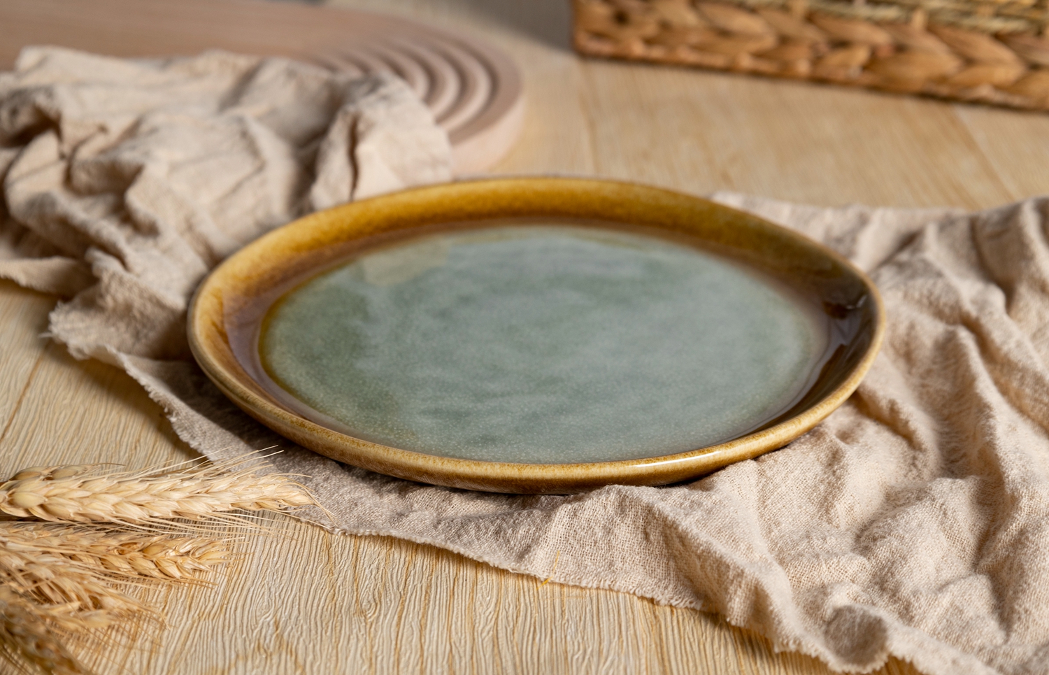 CHANGSHA HAPPY GO Golden Rim Reactive Glaze Stoneware Dinnerware Set – Warm Gradient Plates, Bowls & Mugs for Rustic Dining|happygodinnerware.com