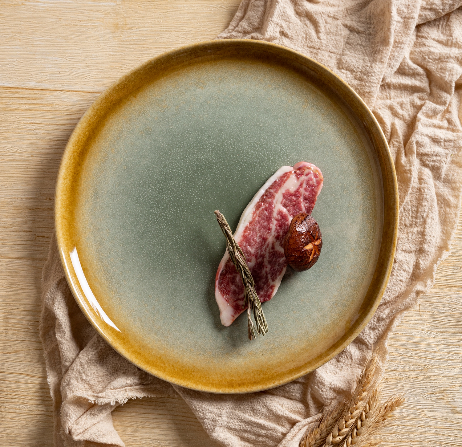 CHANGSHA HAPPY GO Golden Rim Reactive Glaze Stoneware Dinnerware Set – Warm Gradient Plates, Bowls & Mugs for Rustic Dining|happygodinnerware.com