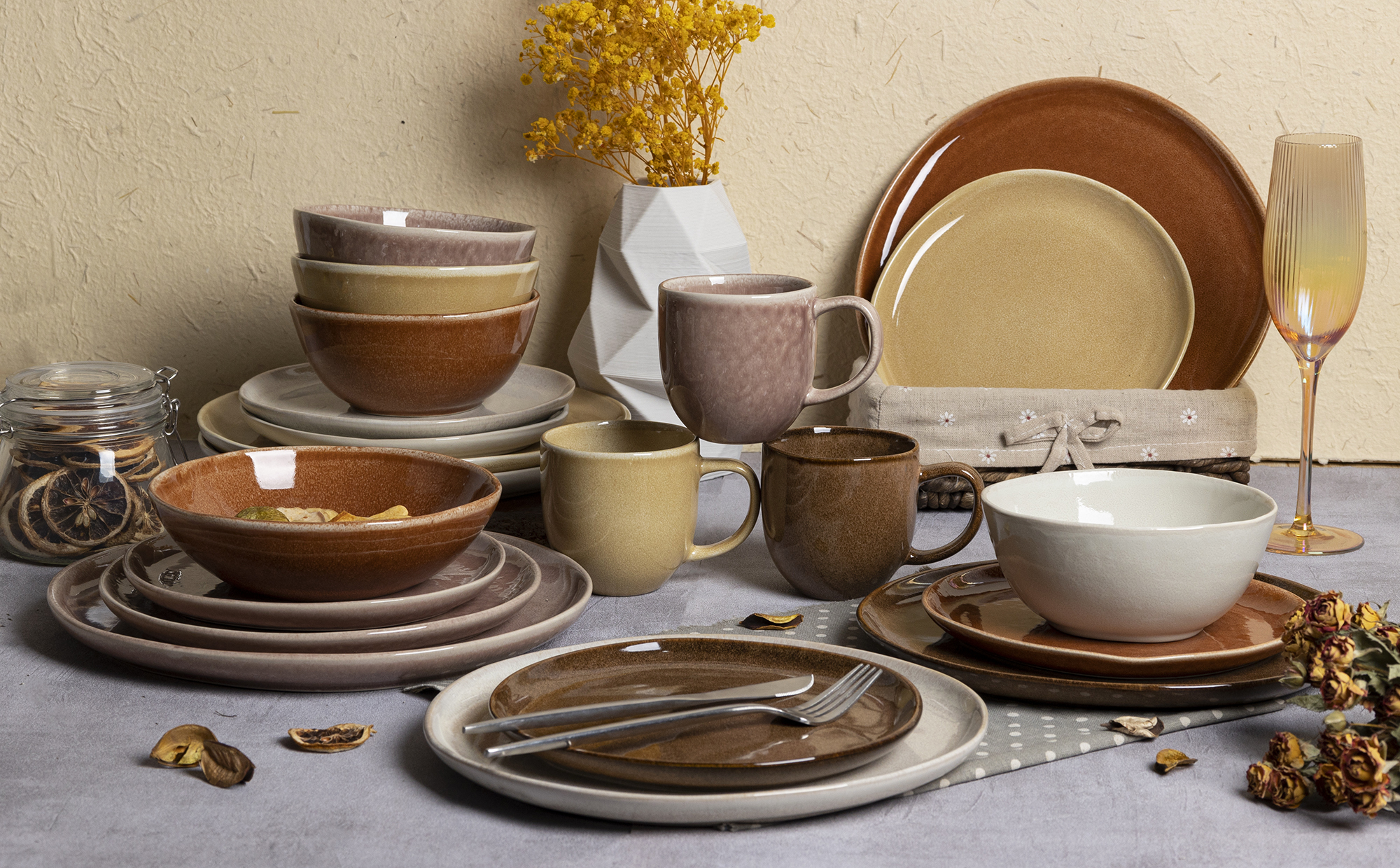 CHANGSHA HAPPY GO Warm Earth Tone Stoneware Dinnerware Set – Reactive Glaze Plates, Bowls & Mugs in Autumn-Inspired Colors|happygodinnerware.com