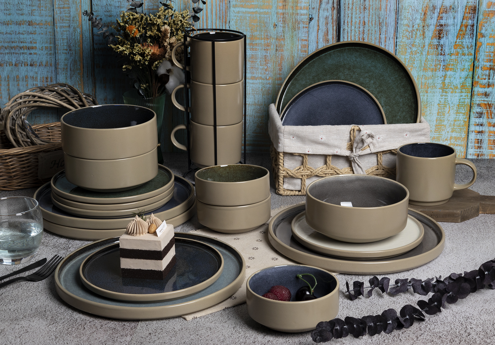 CHANGSHA HAPPY GO Modern Matte Glaze Stoneware Dinnerware Set with Reactive Interior Finish|happygodinnerware.com