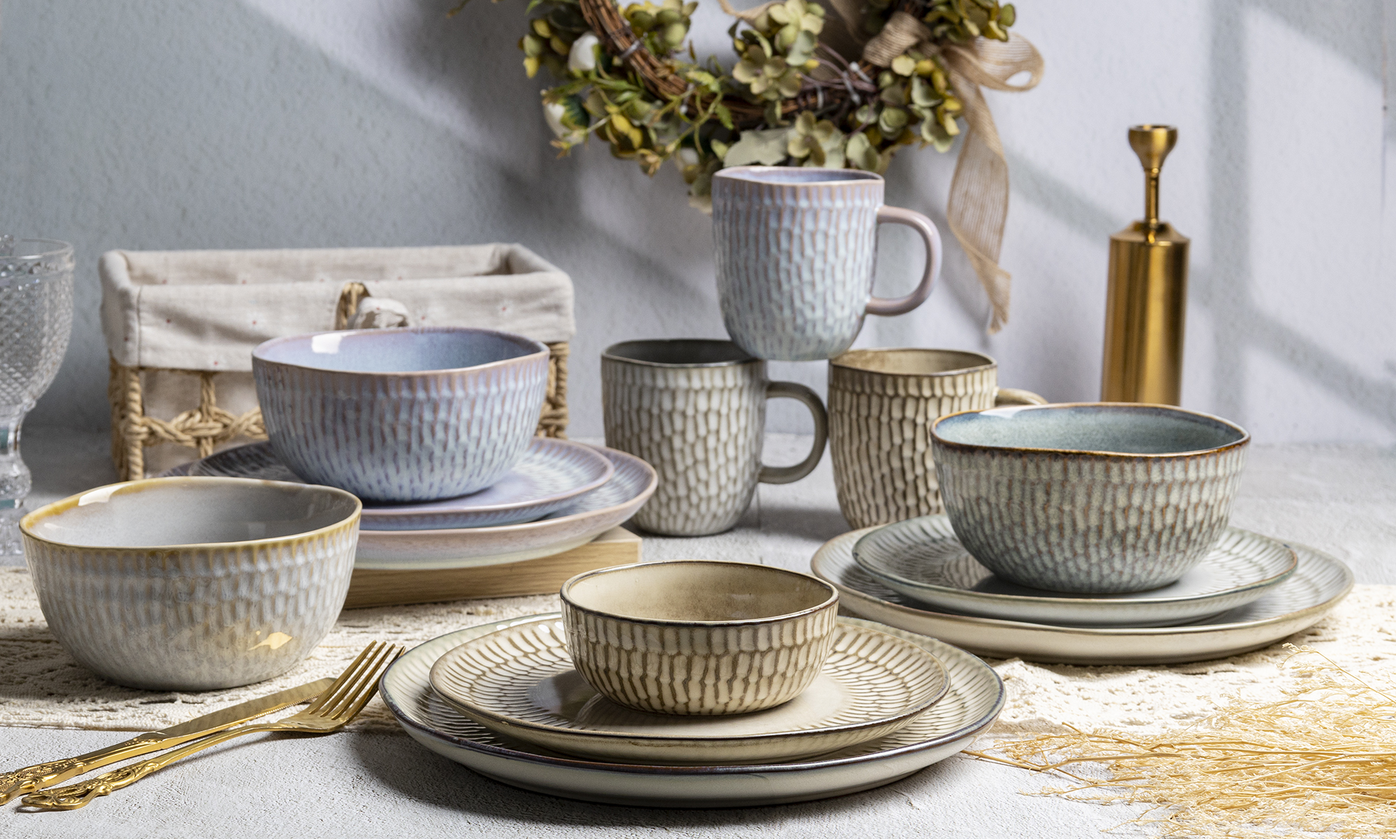 CHANGSHA HAPPY GO Embossed extured Reactive Glaze Stoneware Dinnerware Set in Assorted Colors|happygodinnerware.com