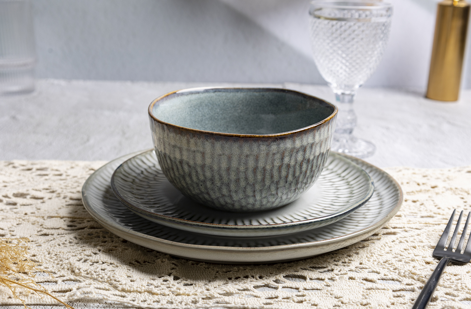 CHANGSHA HAPPY GO Embossed extured Reactive Glaze Stoneware Dinnerware Set in Assorted Colors|happygodinnerware.com