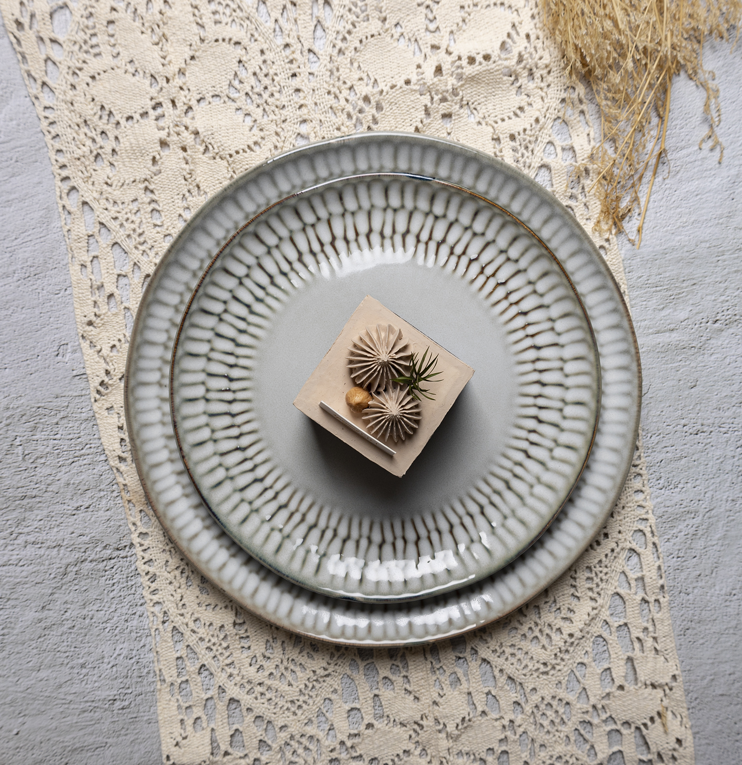 CHANGSHA HAPPY GO Embossed extured Reactive Glaze Stoneware Dinnerware Set in Assorted Colors|happygodinnerware.com