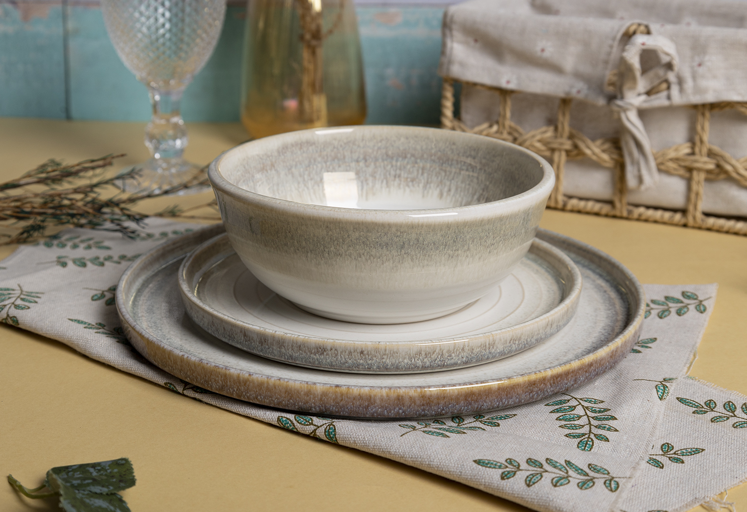 CHANGSHA HAPPY GO Elegant Reactive Glaze Stoneware Dinnerware Set with Gradient Rim Design|happygodinnerware.com