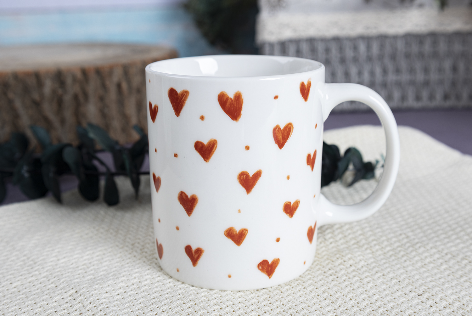 CHANGSHA HAPPY GO  Hand-Drawn Red Heart Line Design New Bone China Mug Set with Whimsical Style for Gifting  |happygodinnerware.com