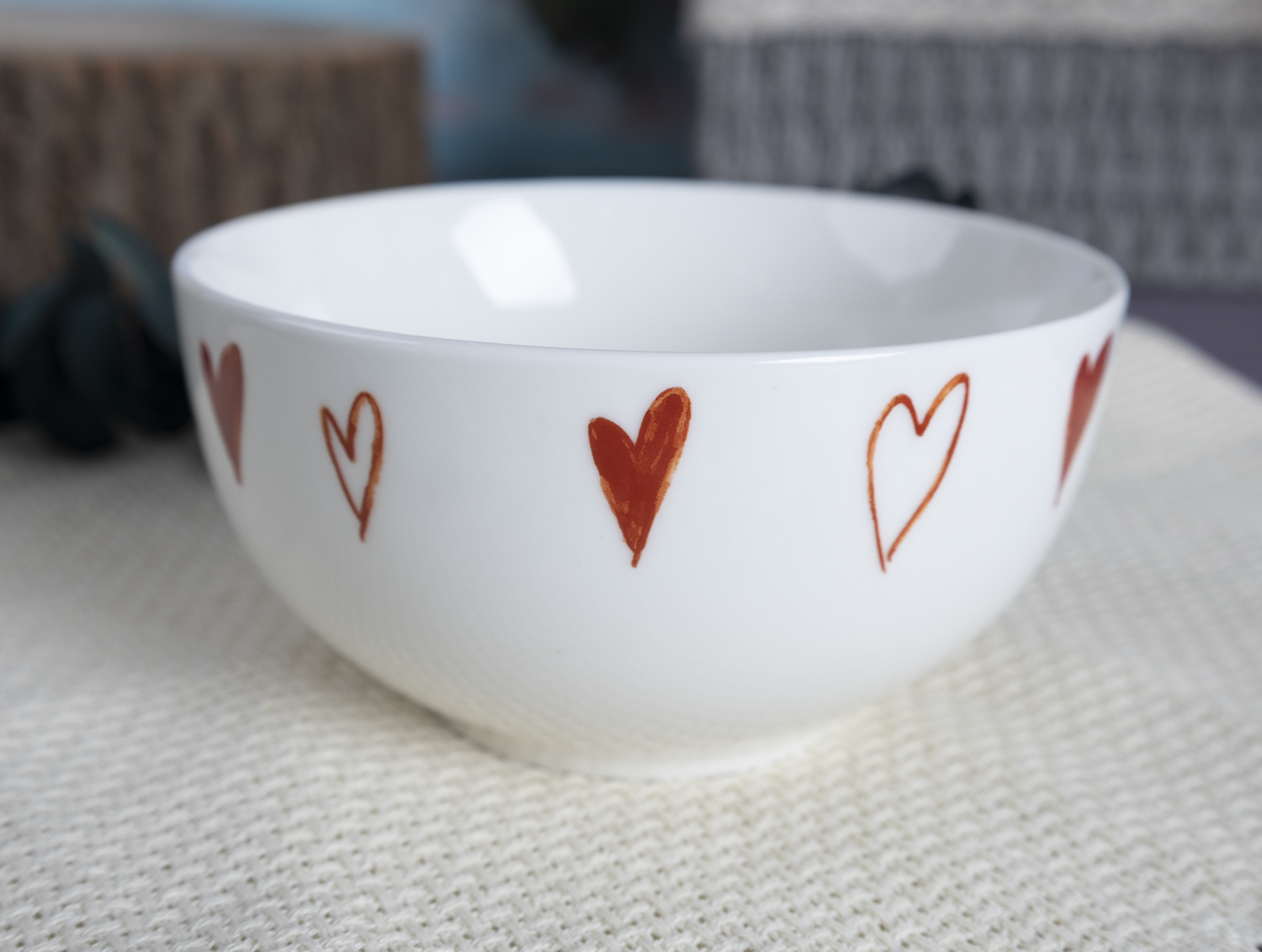 CHANGSHA HAPPY GO  Hand-Drawn Red Heart Line Design New Bone China Mug Set with Whimsical Style for Gifting  |happygodinnerware.com