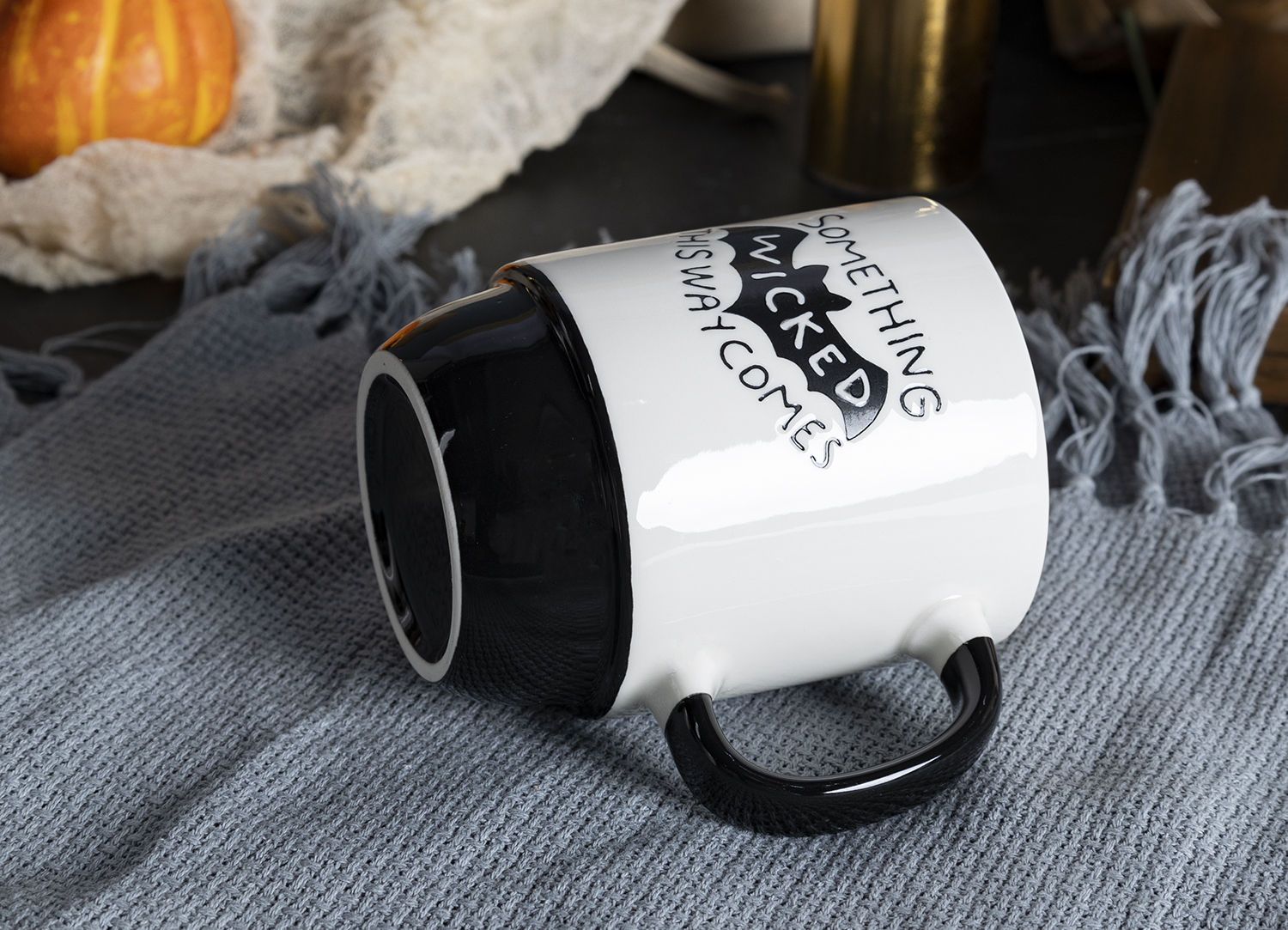 CHANGSHA HAPPY GO  Black and White Halloween Theme New Bone China Mug Set with Playful Ghost Prints and Festive Design  |happygodinnerware.com