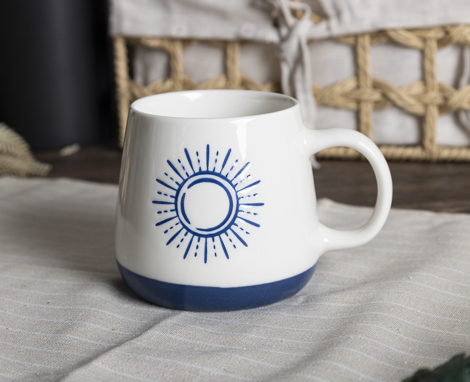 CHANGSHA HAPPY GO  Celestial Bone China Mug Set Featuring Sun, Moon, and Star Patterns in Elegant Dual-Tone Finish |happygodinnerware.com