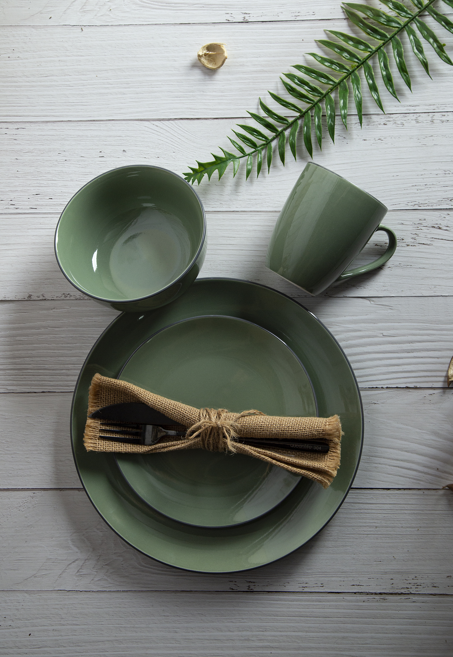 CHANGSHA HAPPY GO Ceramic Serving Bowls with Embossed Dots and Colorful Floral Printed Interiors | happygodinnerware.com