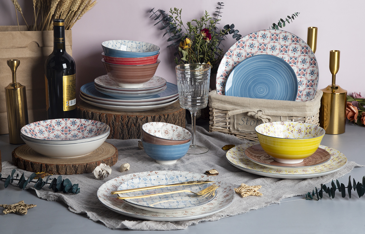 CHANGSHA HAPPY GO White Porcelain Dinnerware with Floral Patterns and Colored Rim Designs | happygodinnerware.com