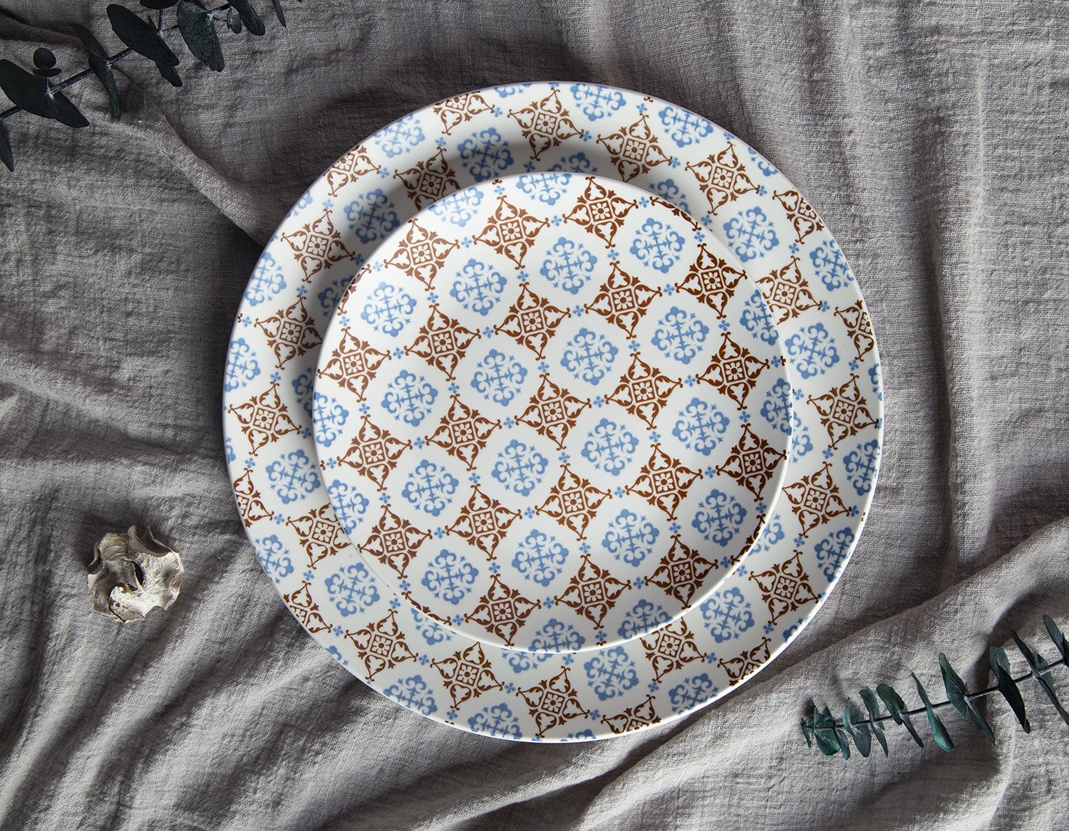 CHANGSHA HAPPY GO White Porcelain Dinnerware with Vintage Floral Print | happygodinnerware.com