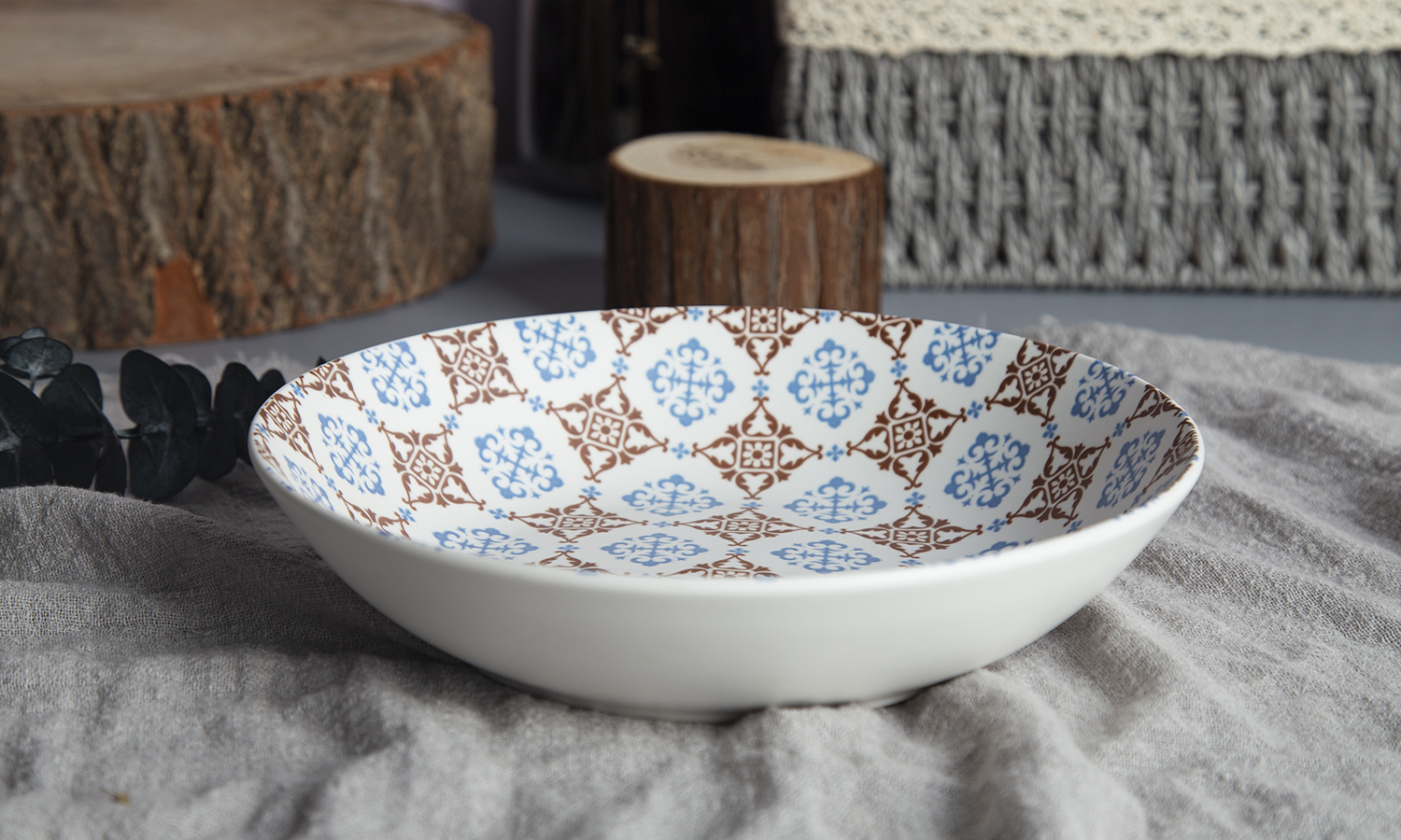 CHANGSHA HAPPY GO White Porcelain Dinnerware with Vintage Floral Print | happygodinnerware.com