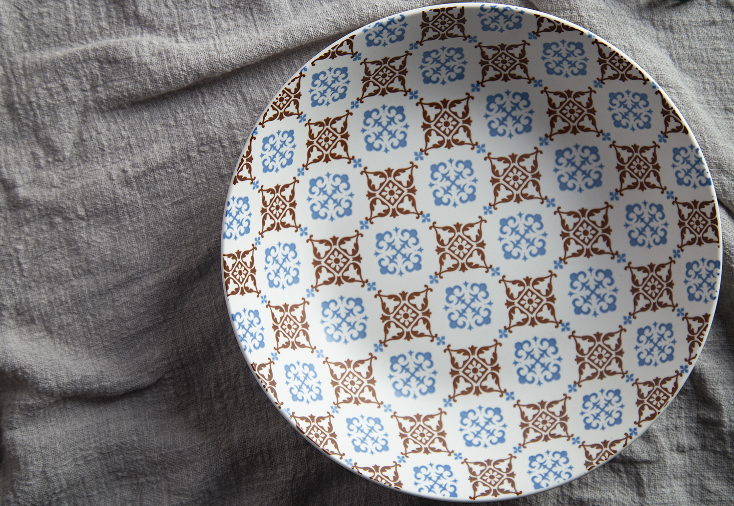 CHANGSHA HAPPY GO White Porcelain Dinnerware with Vintage Floral Print | happygodinnerware.com