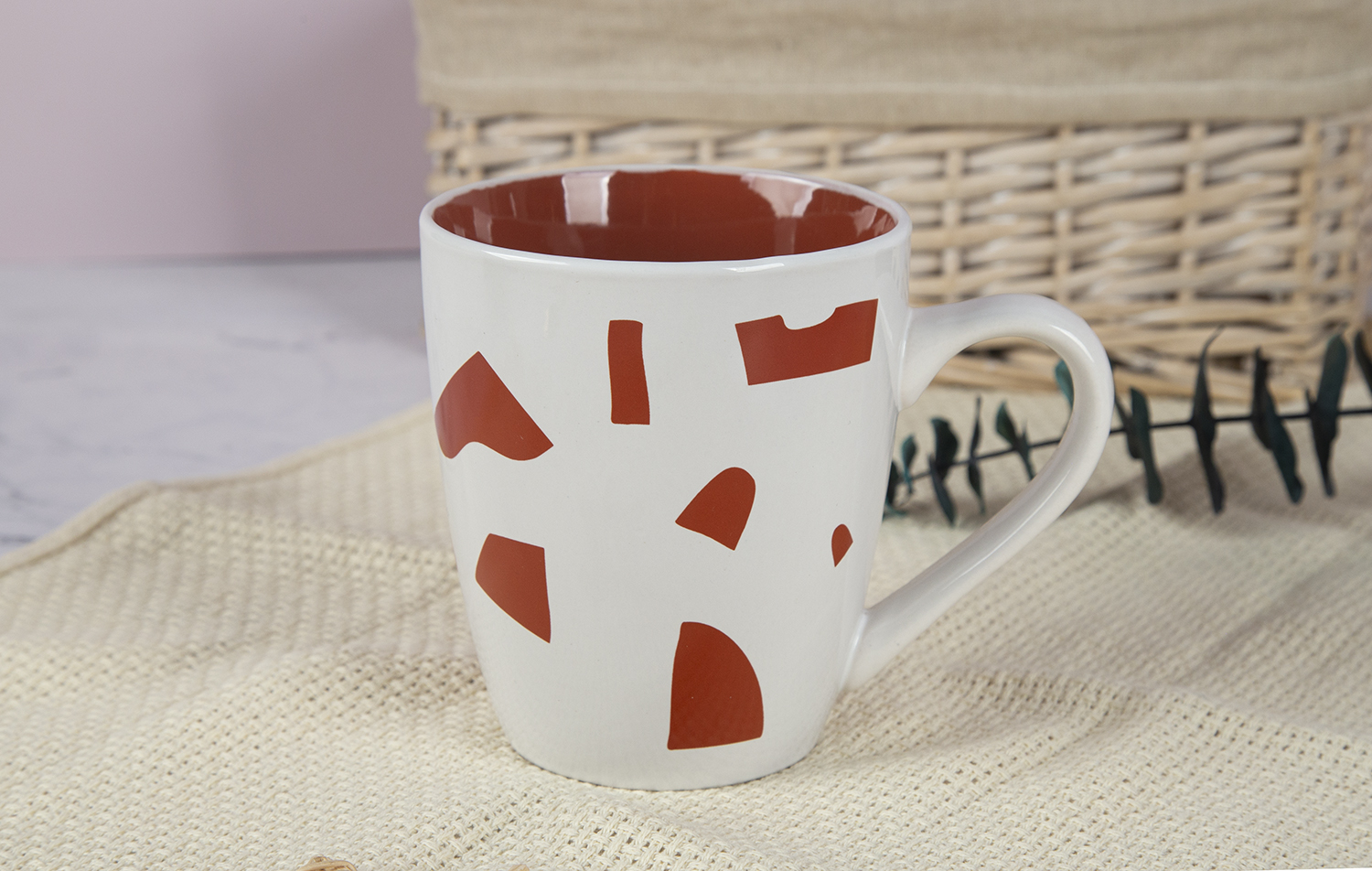 CHANGSHA HAPPY GO White Porcelain Dinnerware with Red Geometric Decal Design | happygodinnerware.com