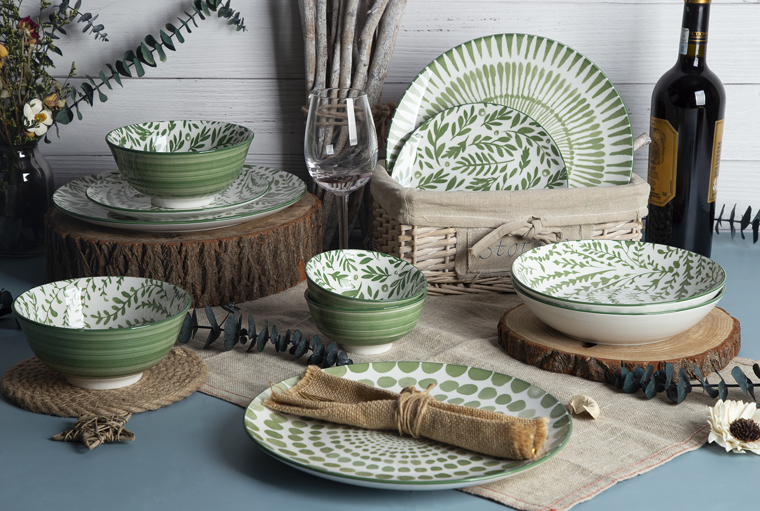 CHANGSHA HAPPY GO White Porcelain Dinnerware with Green Leaf Print Design | happygodinnerware.com