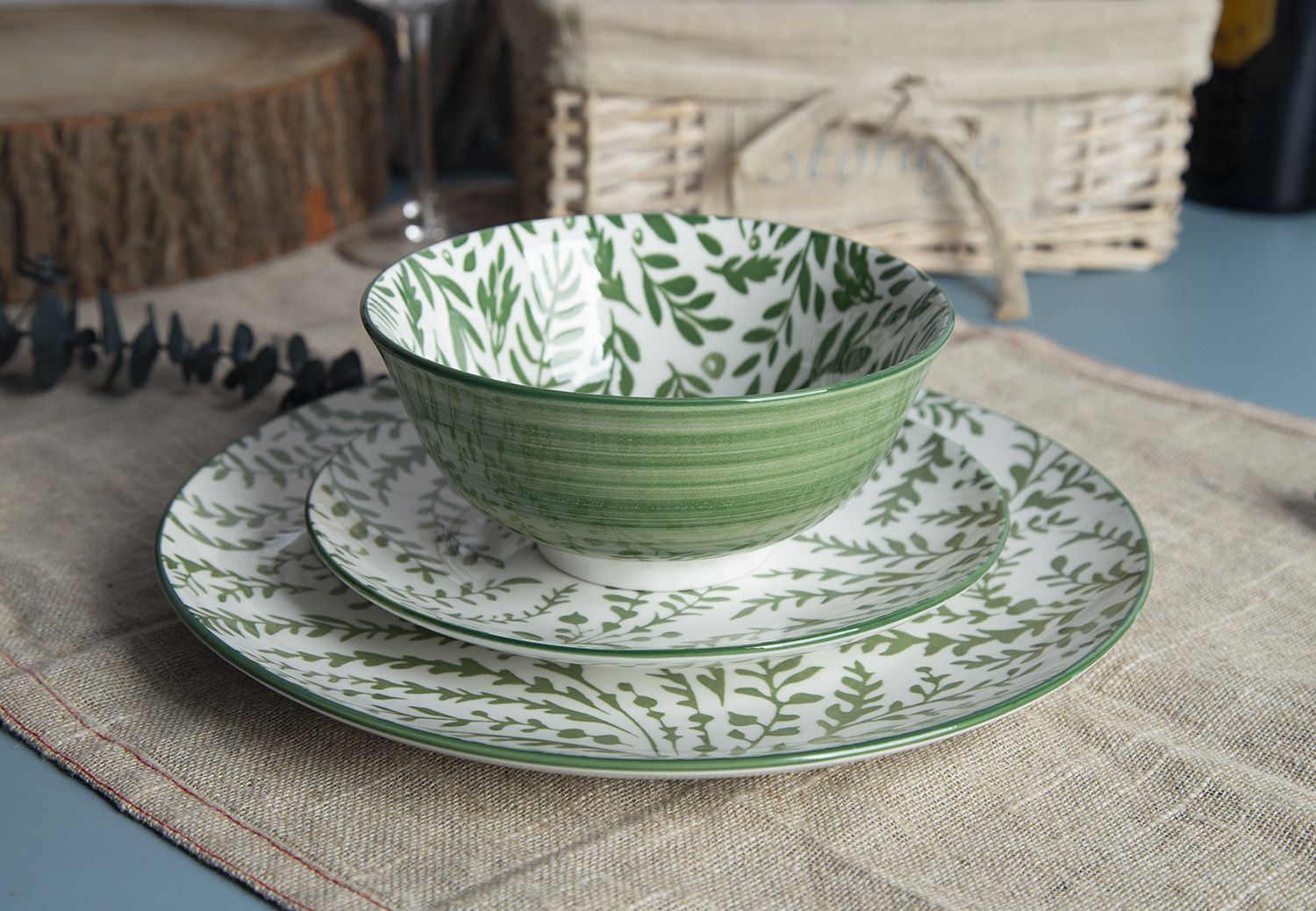 CHANGSHA HAPPY GO White Porcelain Dinnerware with Green Leaf Print Design | happygodinnerware.com
