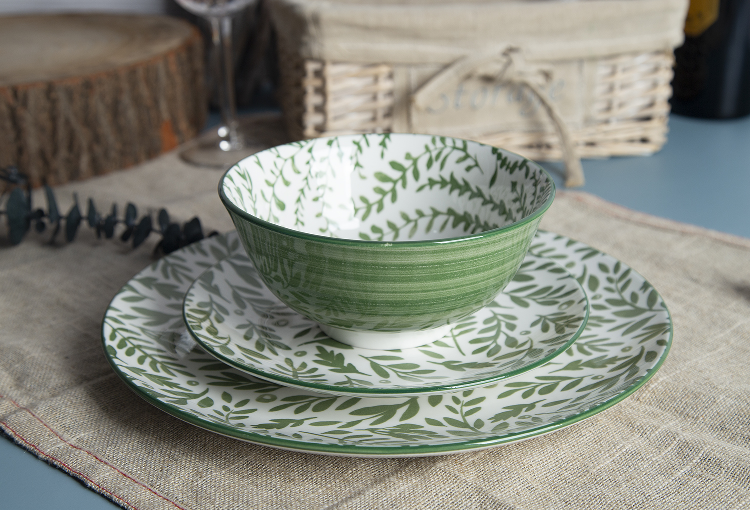 CHANGSHA HAPPY GO White Porcelain Dinnerware with Green Leaf Print Design | happygodinnerware.com