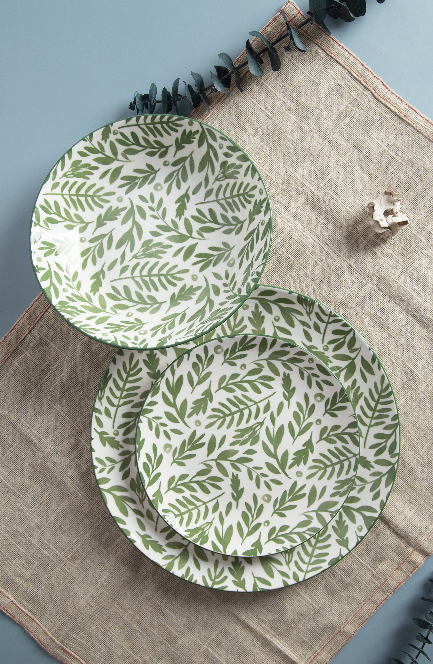 CHANGSHA HAPPY GO White Porcelain Dinnerware with Green Leaf Print Design | happygodinnerware.com
