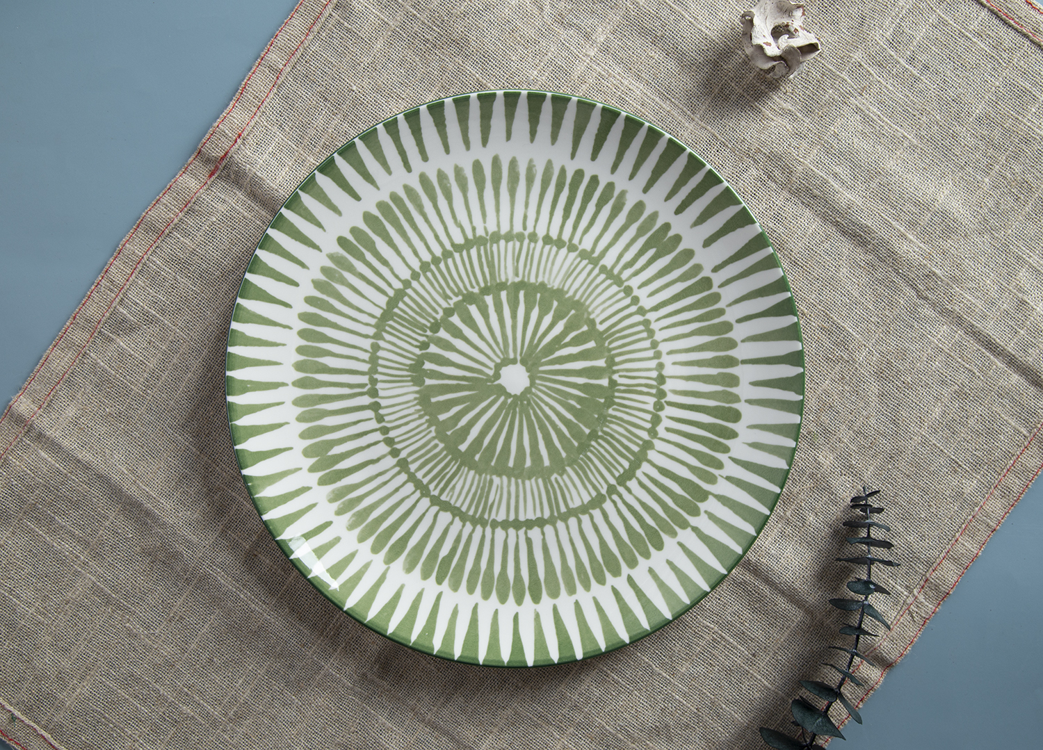 CHANGSHA HAPPY GO White Porcelain Dinnerware with Green Leaf Print Design | happygodinnerware.com