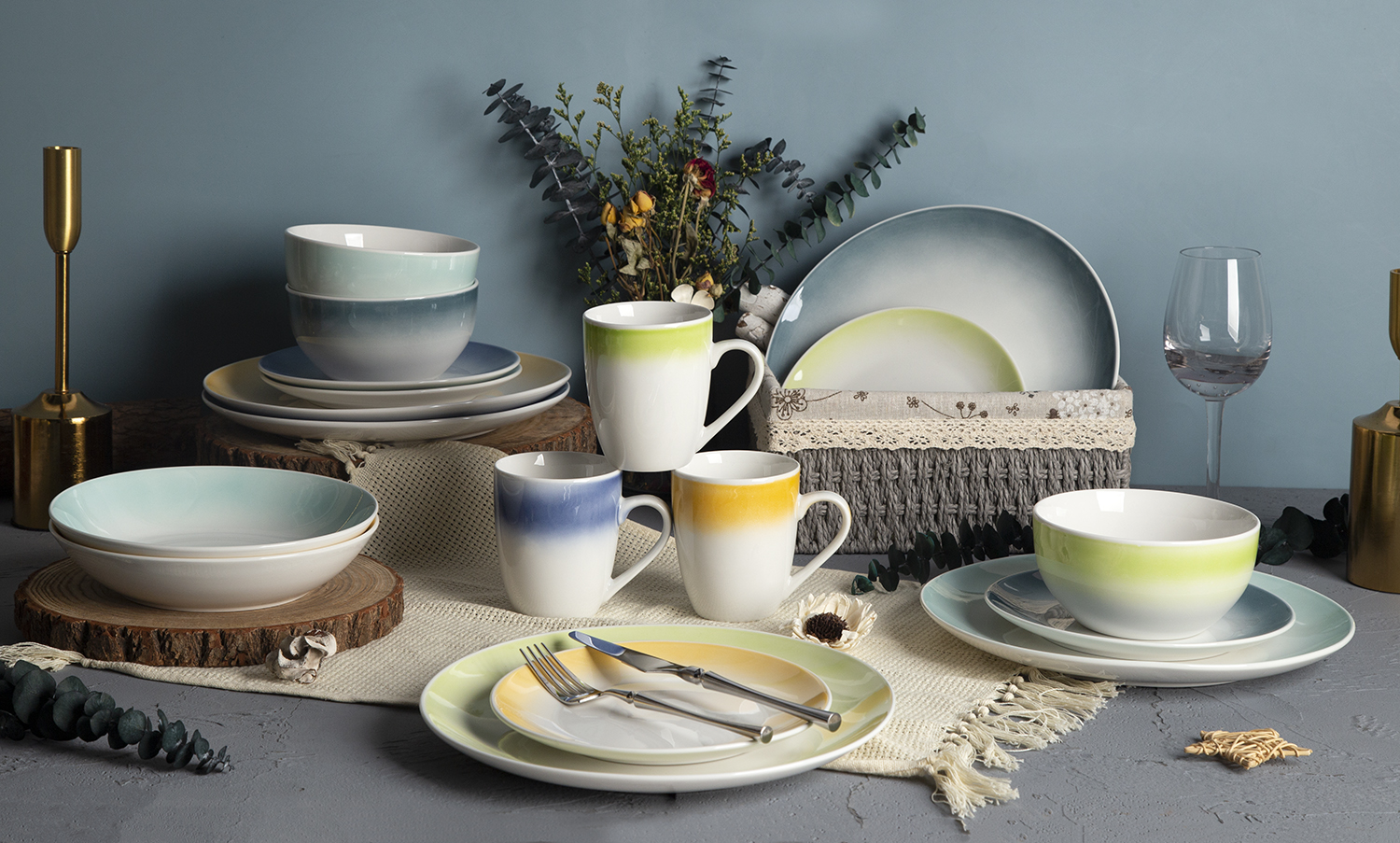 CHANGSHA HAPPY GO White Porcelain Dinnerware with Glazed Color Techniques | happygodinnerware.com