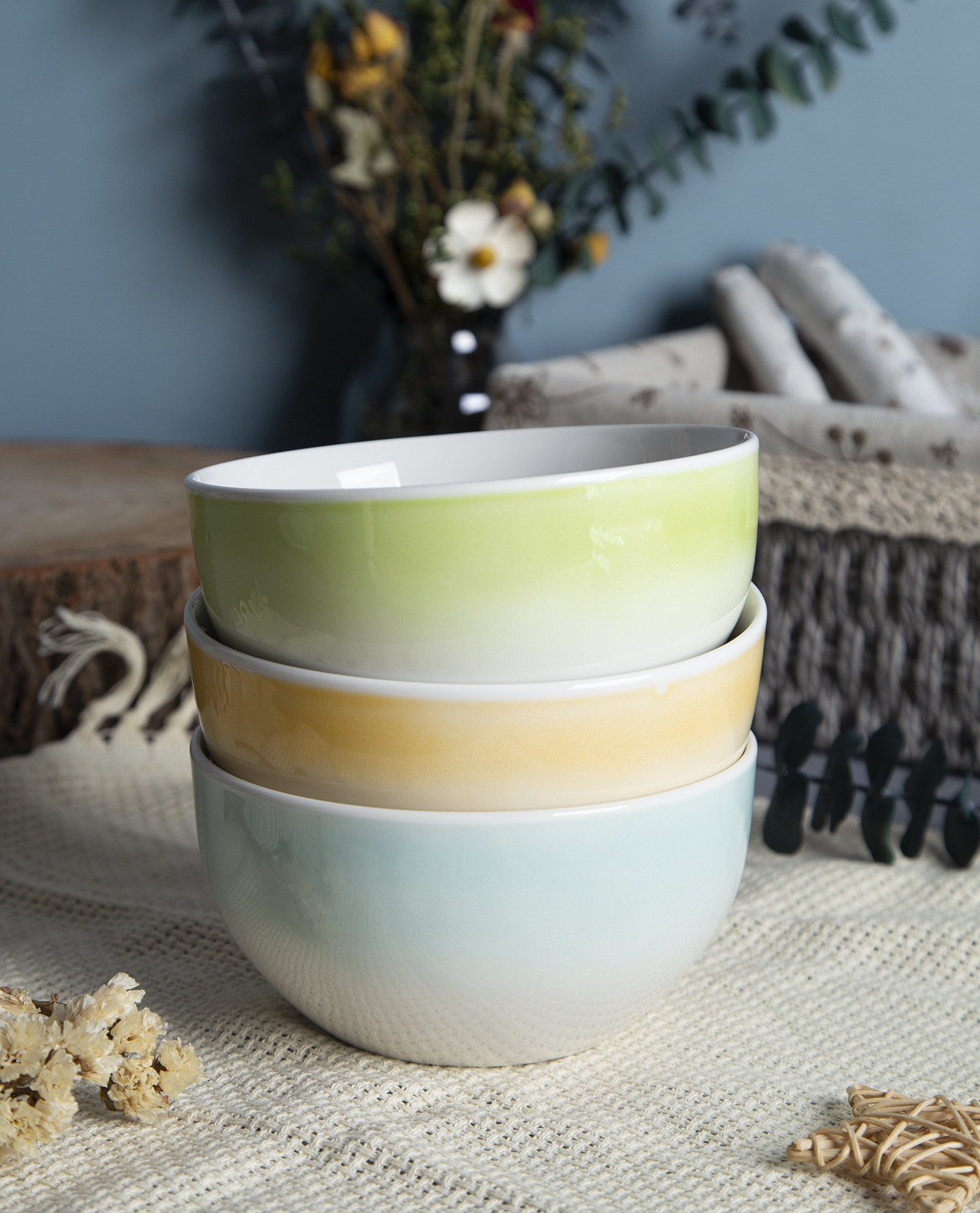 CHANGSHA HAPPY GO White Porcelain Dinnerware with Glazed Color Techniques | happygodinnerware.com