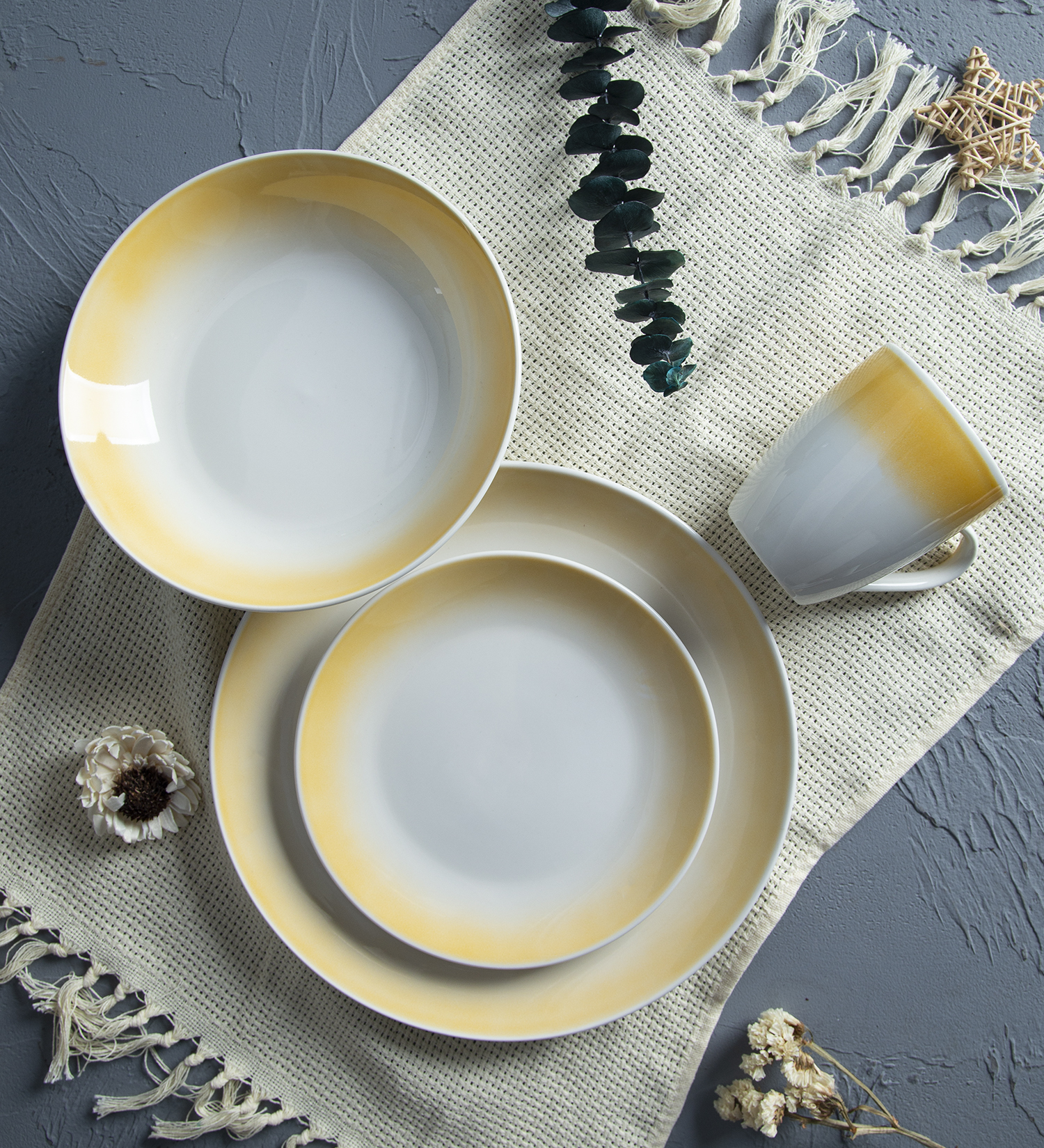 CHANGSHA HAPPY GO White Porcelain Dinnerware with Glazed Color Techniques | happygodinnerware.com