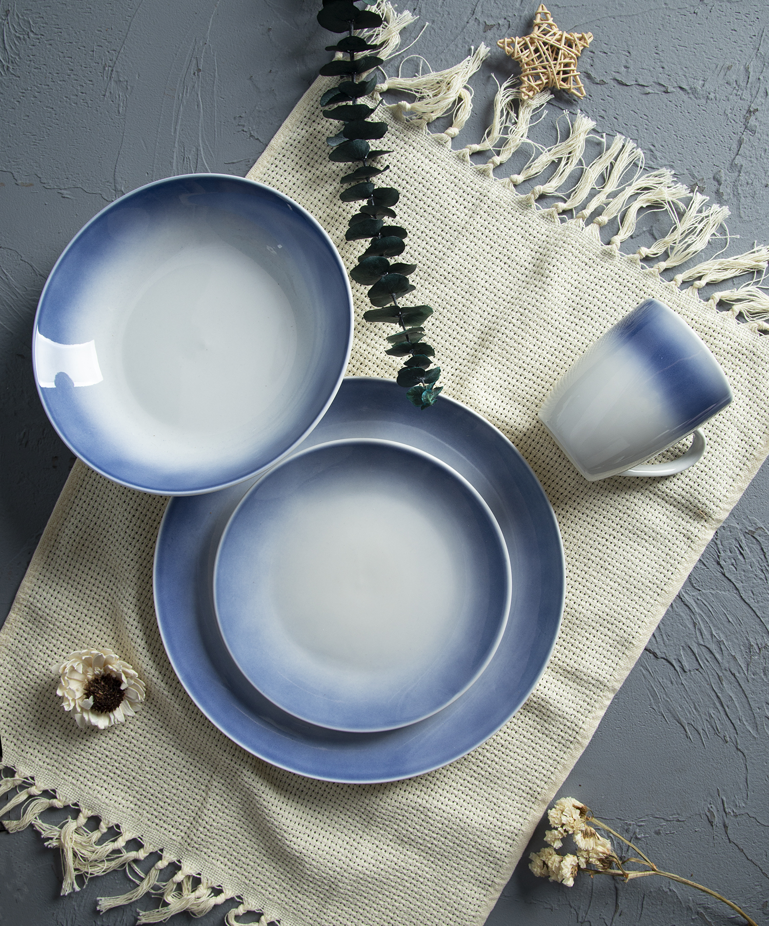 CHANGSHA HAPPY GO White Porcelain Dinnerware with Glazed Color Techniques | happygodinnerware.com
