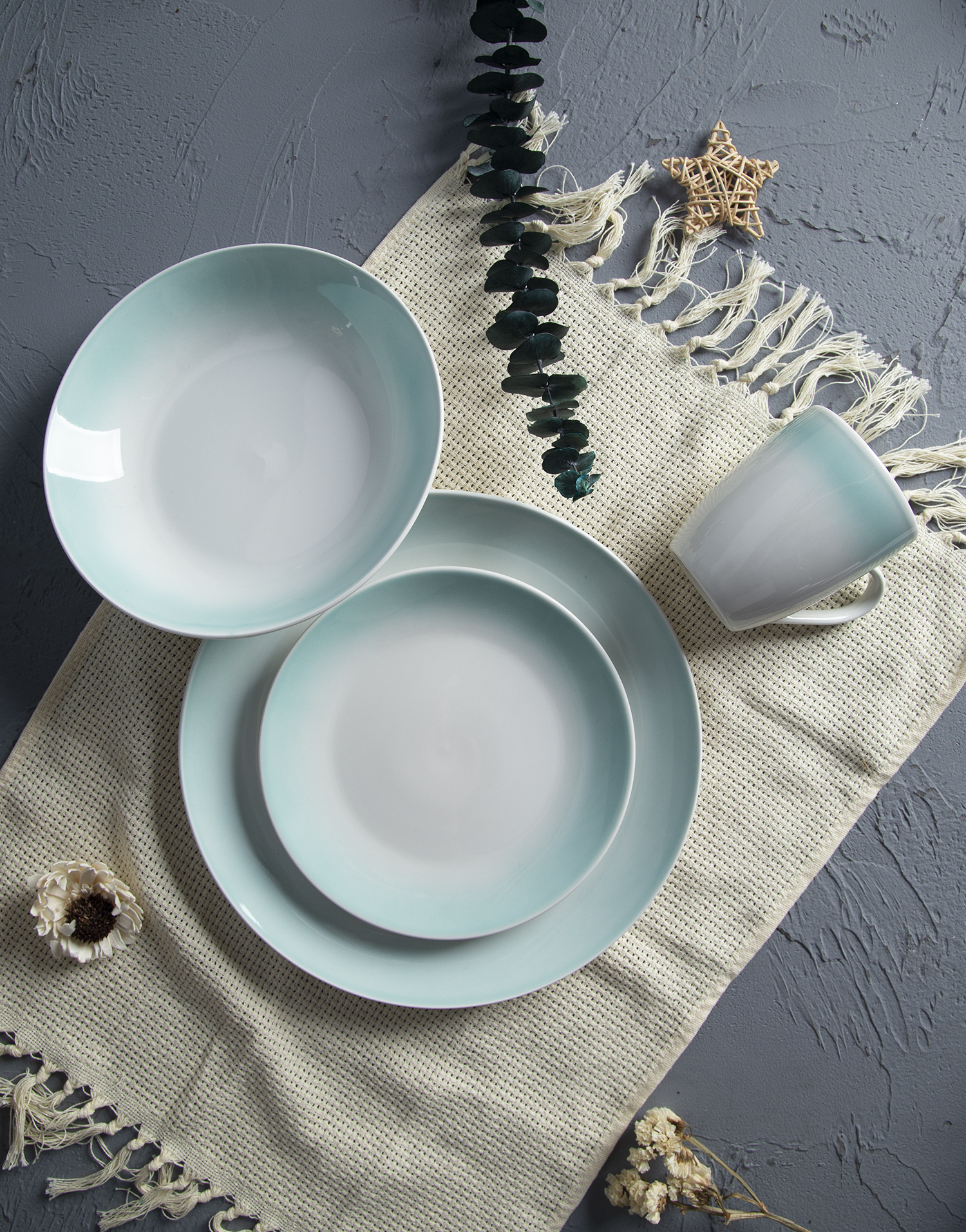 CHANGSHA HAPPY GO White Porcelain Dinnerware with Glazed Color Techniques | happygodinnerware.com
