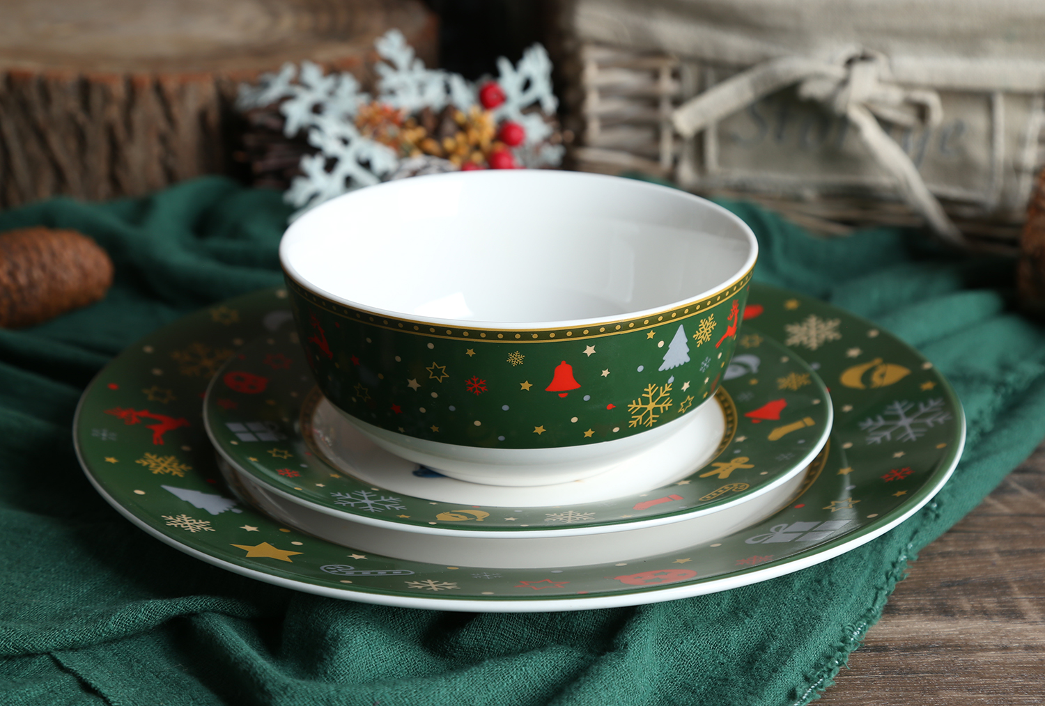 CHANGSHA HAPPY GO White Porcelain Dinnerware with Glazed Color Techniques | happygodinnerware.com
