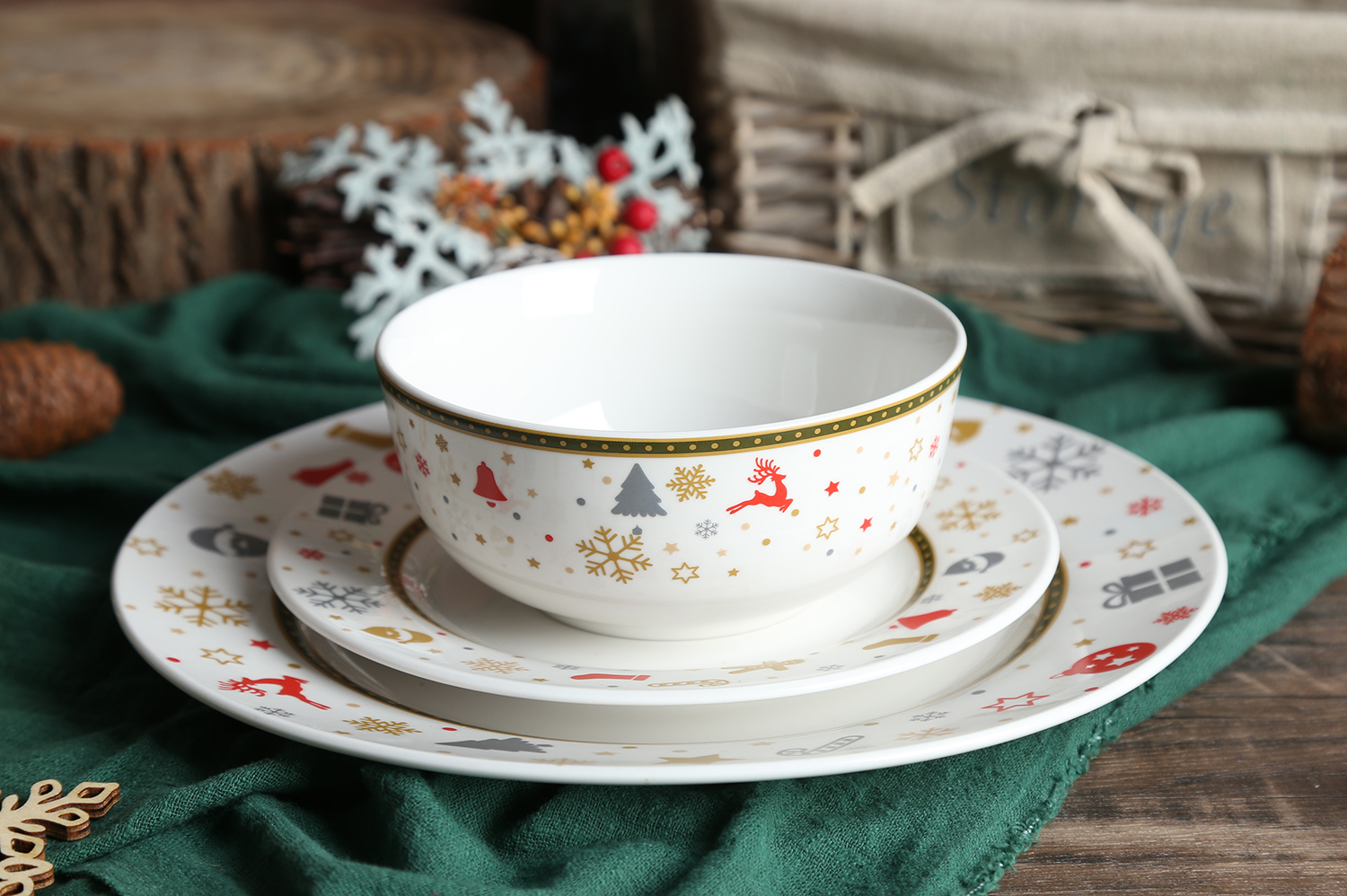 CHANGSHA HAPPY GO White Porcelain Dinnerware with Glazed Color Techniques | happygodinnerware.com