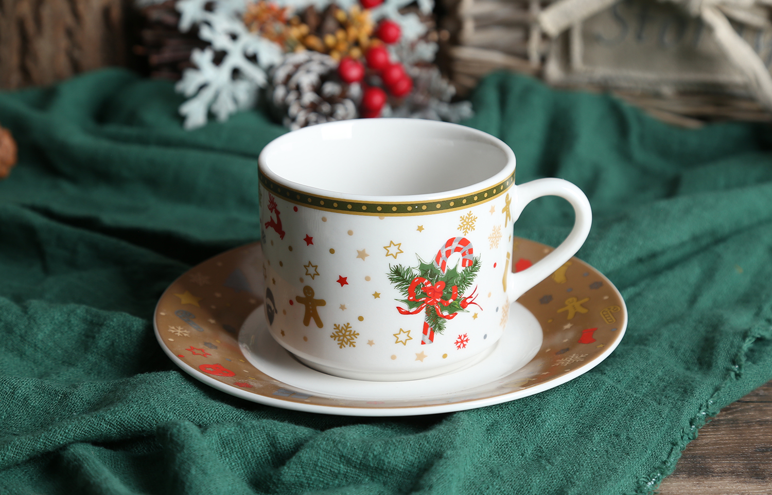 CHANGSHA HAPPY GO White Porcelain Dinnerware with Glazed Color Techniques | happygodinnerware.com