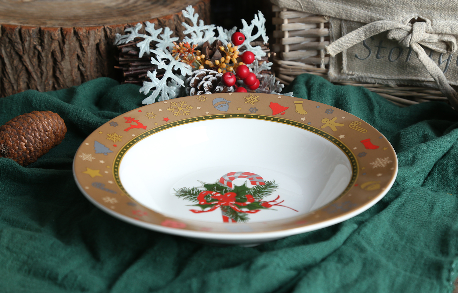 CHANGSHA HAPPY GO White Porcelain Dinnerware with Glazed Color Techniques | happygodinnerware.com