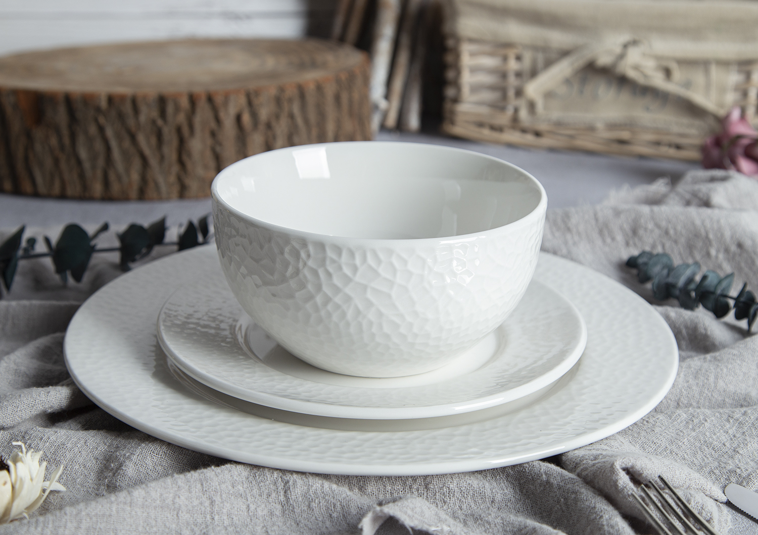 CHANGSHA HAPPY GO Embossed Ceramic Dinnerware | happygodinnerware.com