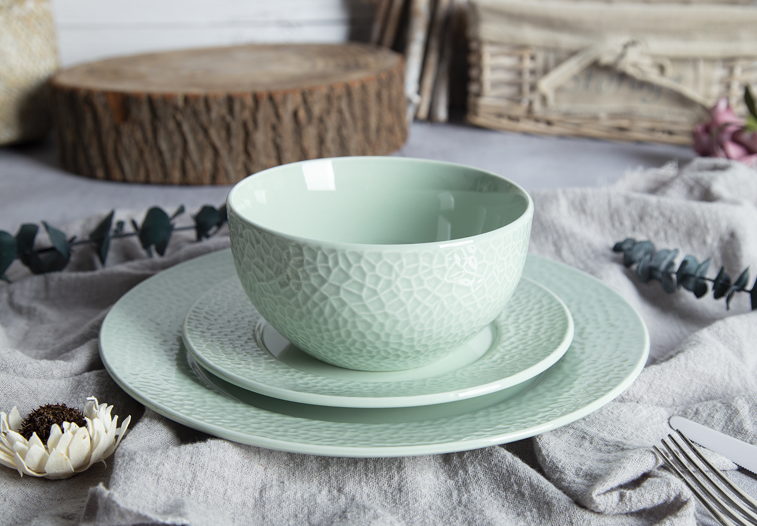 CHANGSHA HAPPY GO Embossed Ceramic Dinnerware | happygodinnerware.com